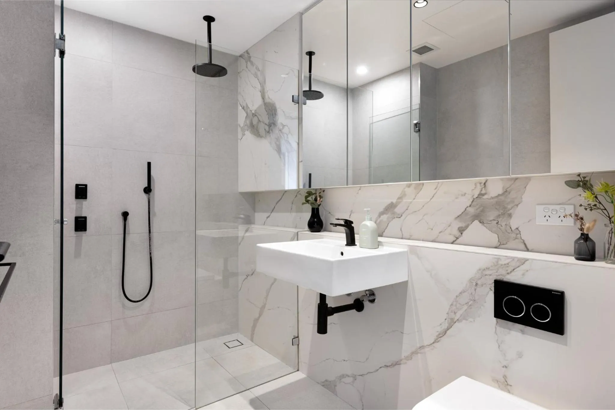 Bathroom in The Horizon Apartments by Urban Rest