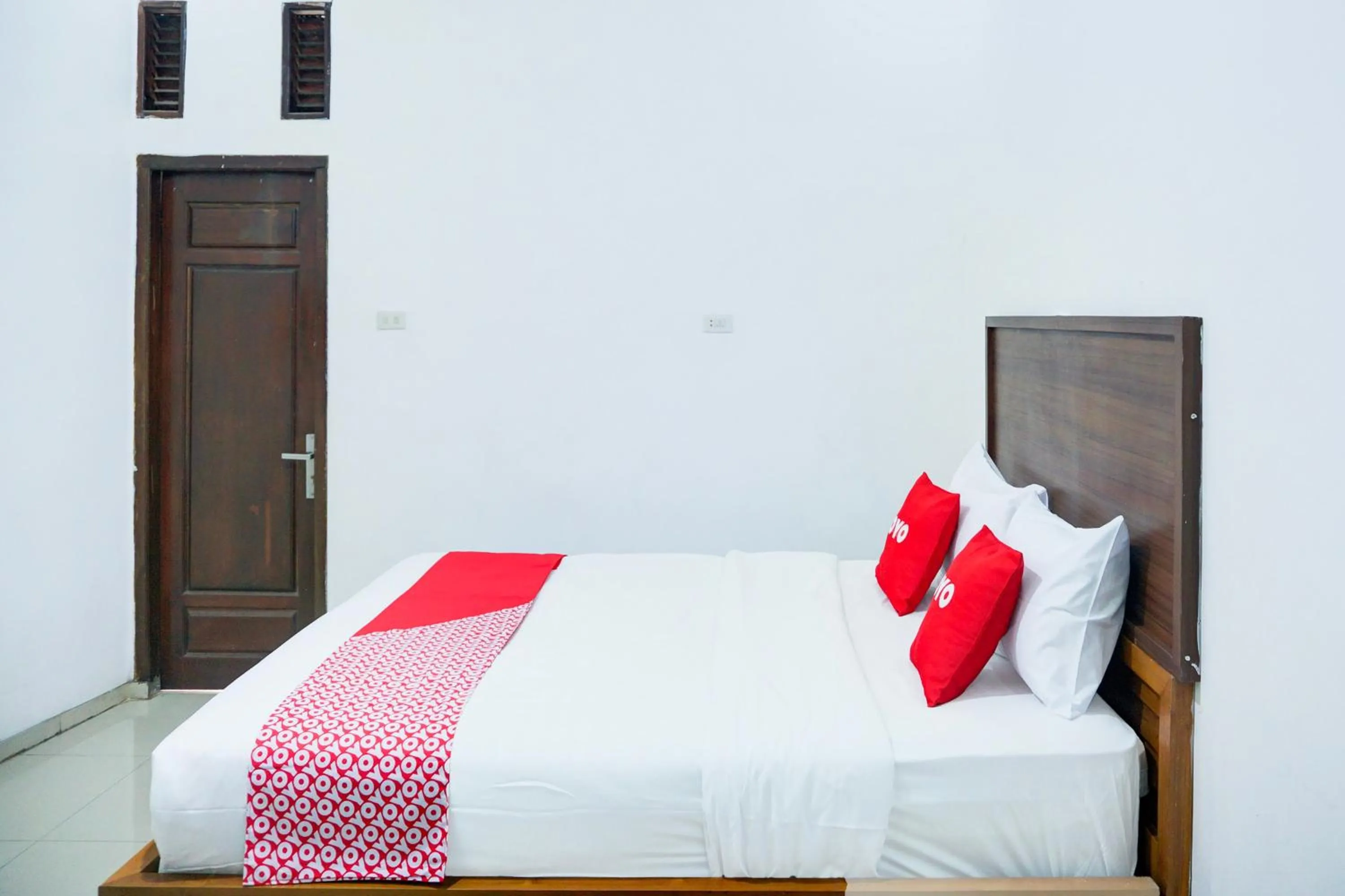 Bedroom, Bed in OYO 94375 Kanajiwa Guesthouse 2