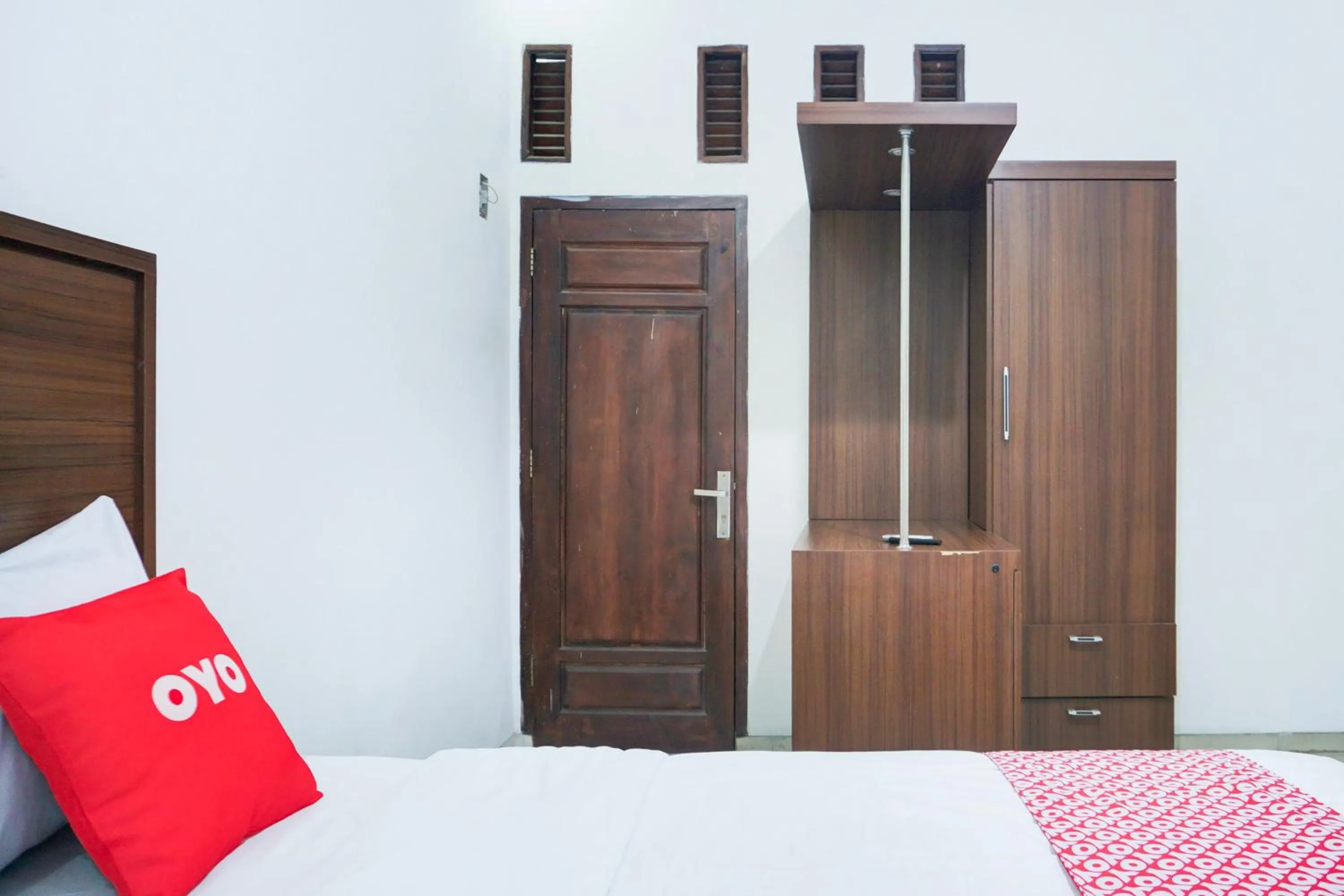 Bedroom, Bed in OYO 94375 Kanajiwa Guesthouse 2