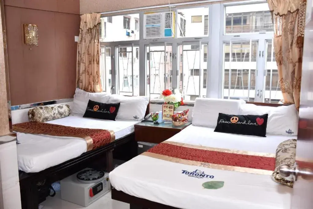Family Room with Bathroom - single occupancy in Toronto HK Family Room with Bathroom - single occupancy in Toronto HK
