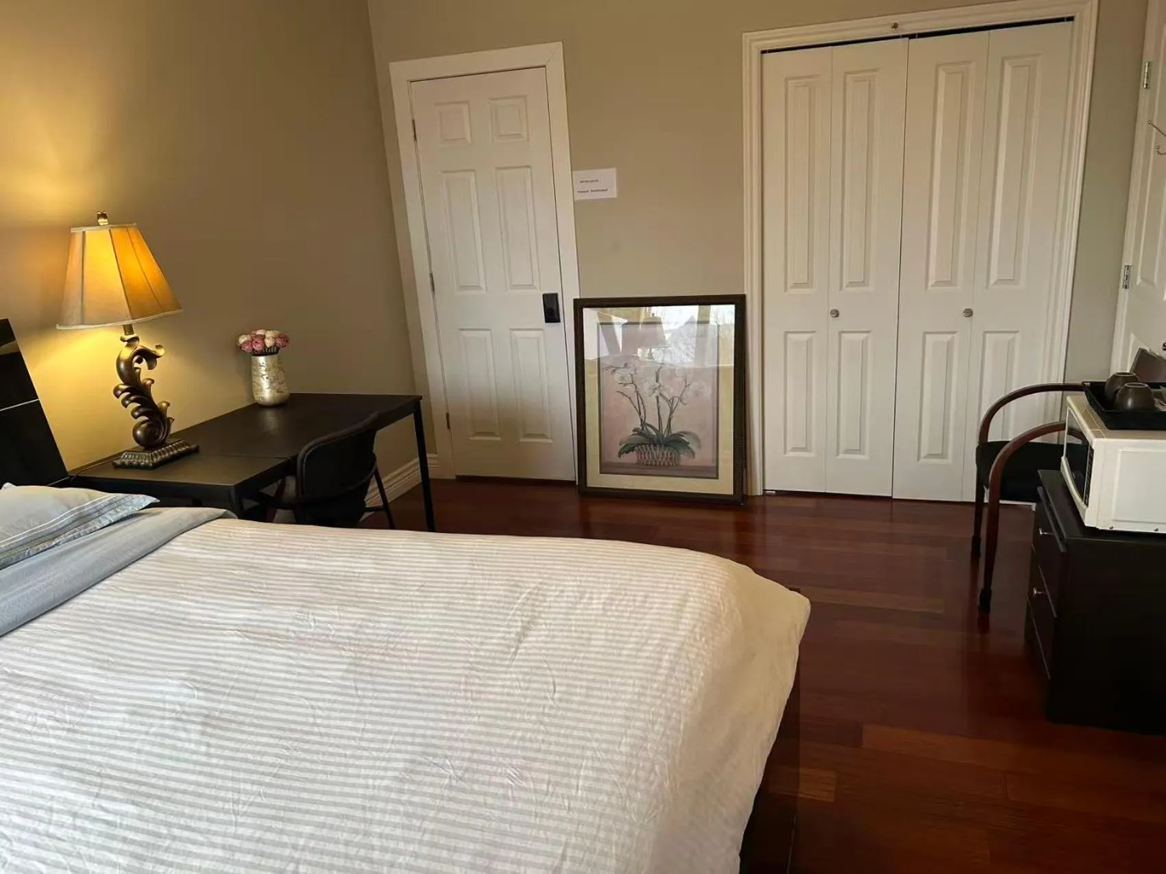 Bed in A cozy independent entrance bedroom with a private washroom close to YVR Richmond