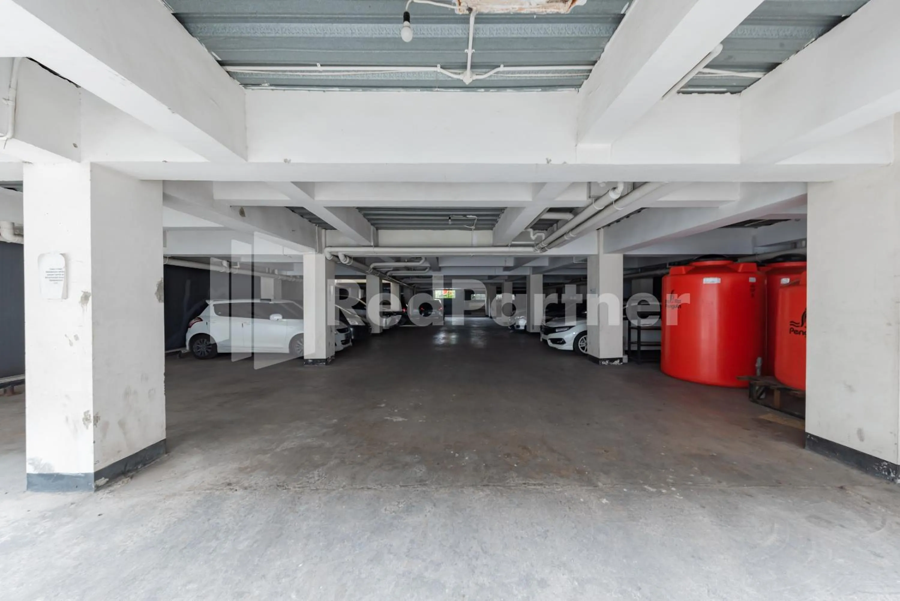 Parking in Maleo Residence Bandung Mitra RedDoorz