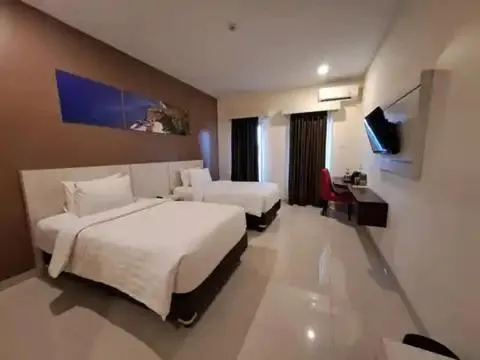 Bed in Hotel Simfony Alor