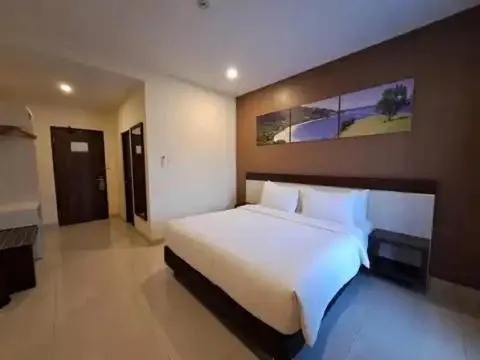 Bed in Hotel Simfony Alor