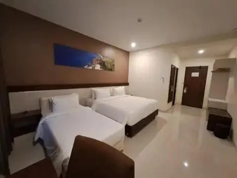 Bed in Hotel Simfony Alor