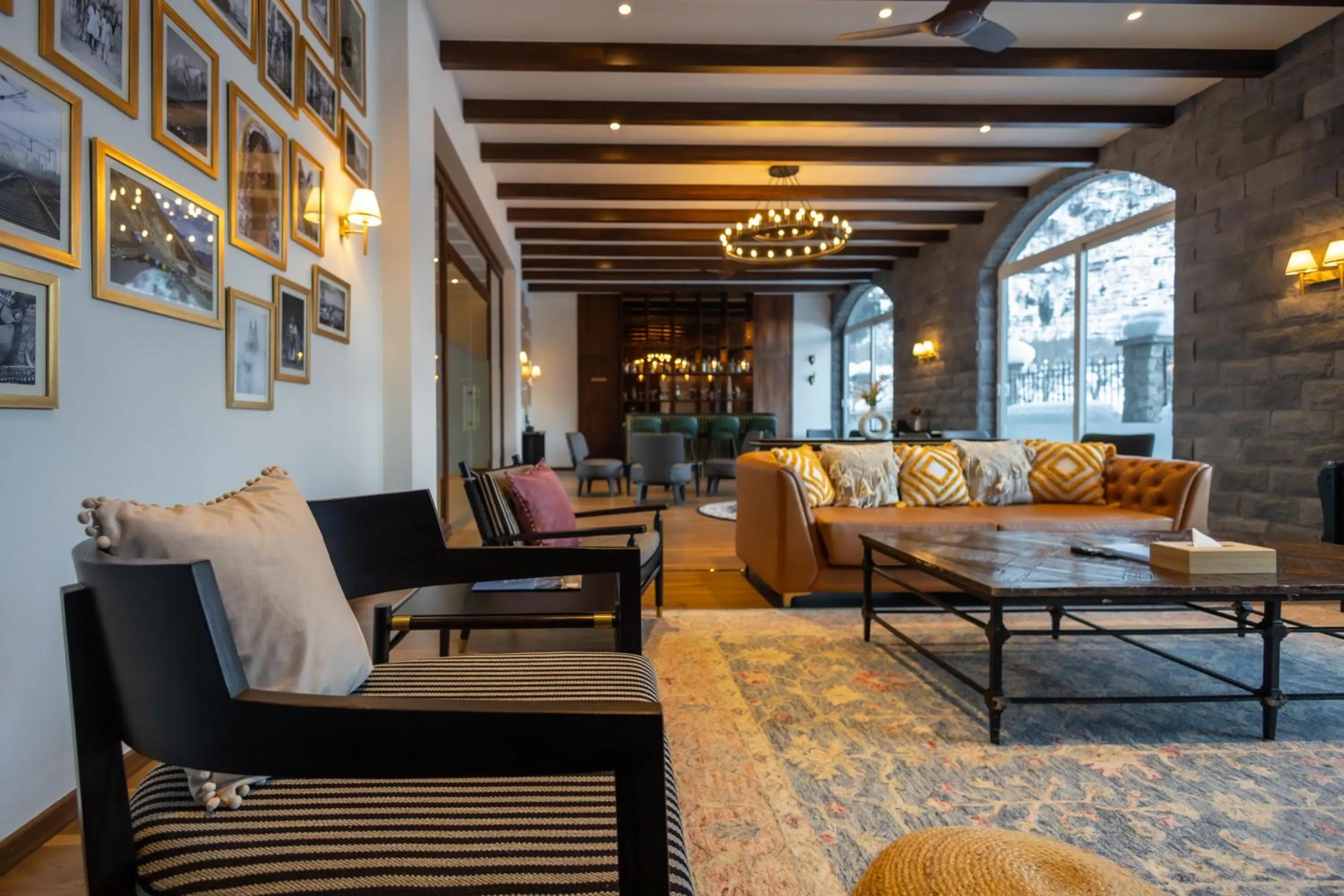 Lounge or bar in Nivasana Manali - A Luxury Boutique Hotel