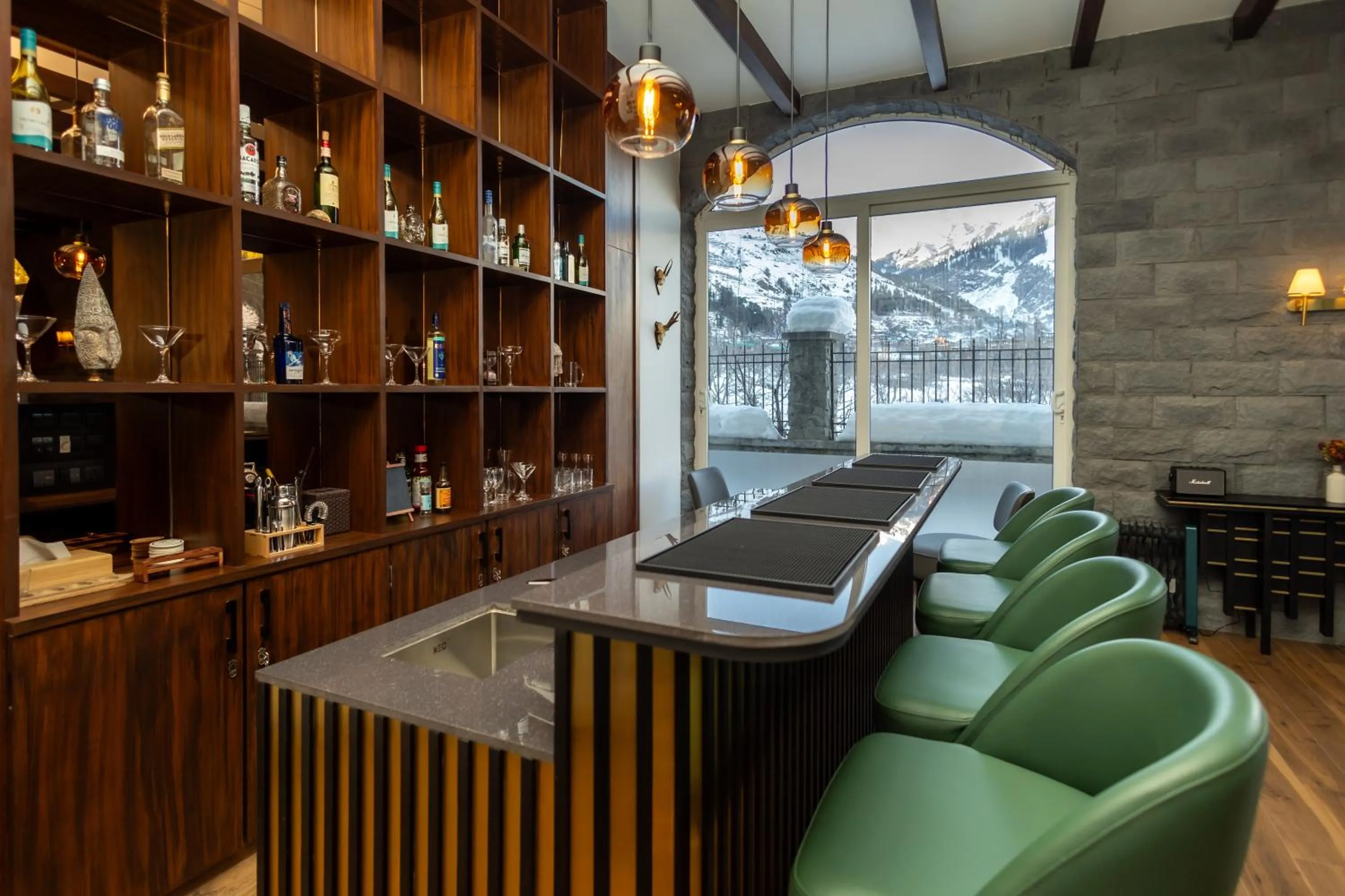 Lounge or bar in Nivasana Manali - A Luxury Boutique Hotel