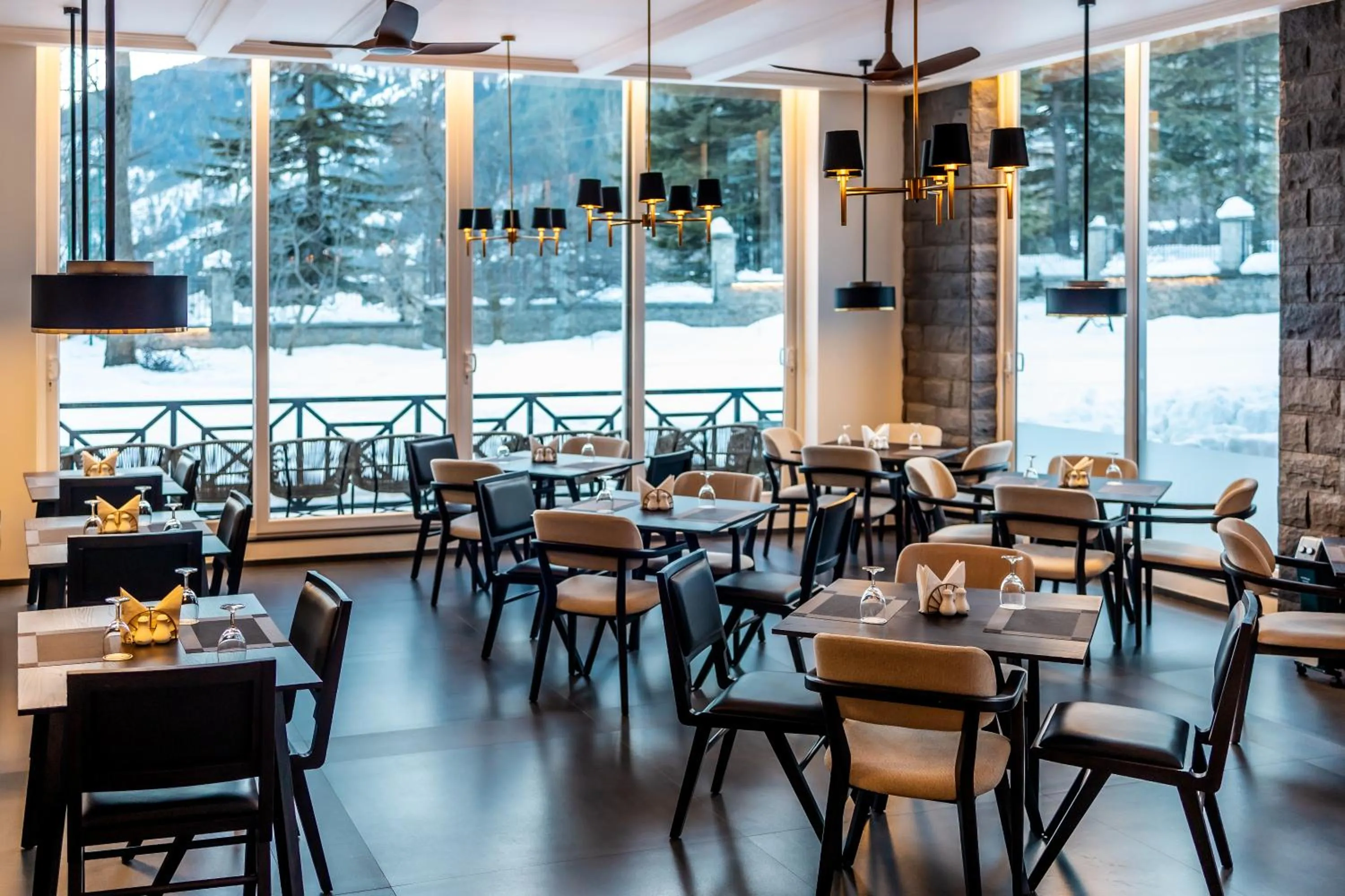 Restaurant/places to eat in Nivasana Manali - A Luxury Boutique Hotel