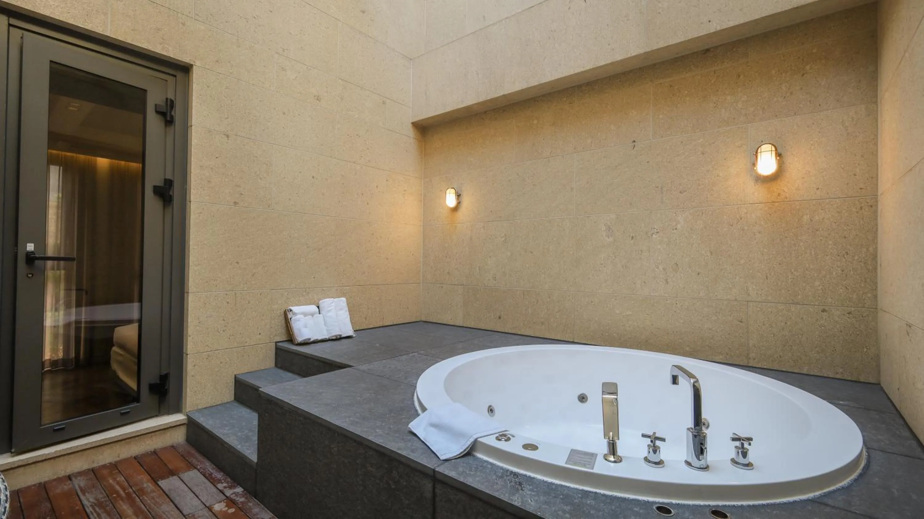 Pangyo Business & Tourist Hotel KYND