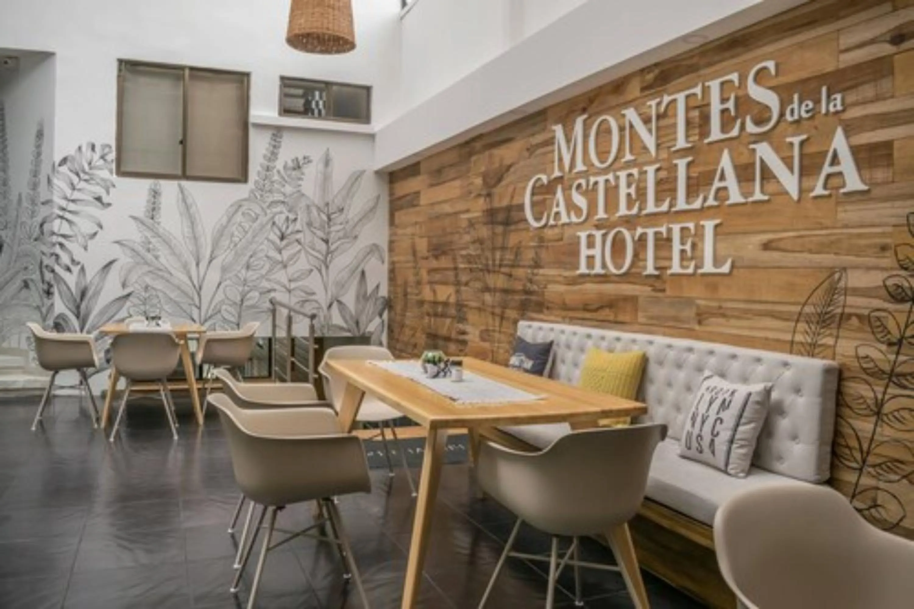 Restaurant/places to eat in Hotel Montes De La Castellana