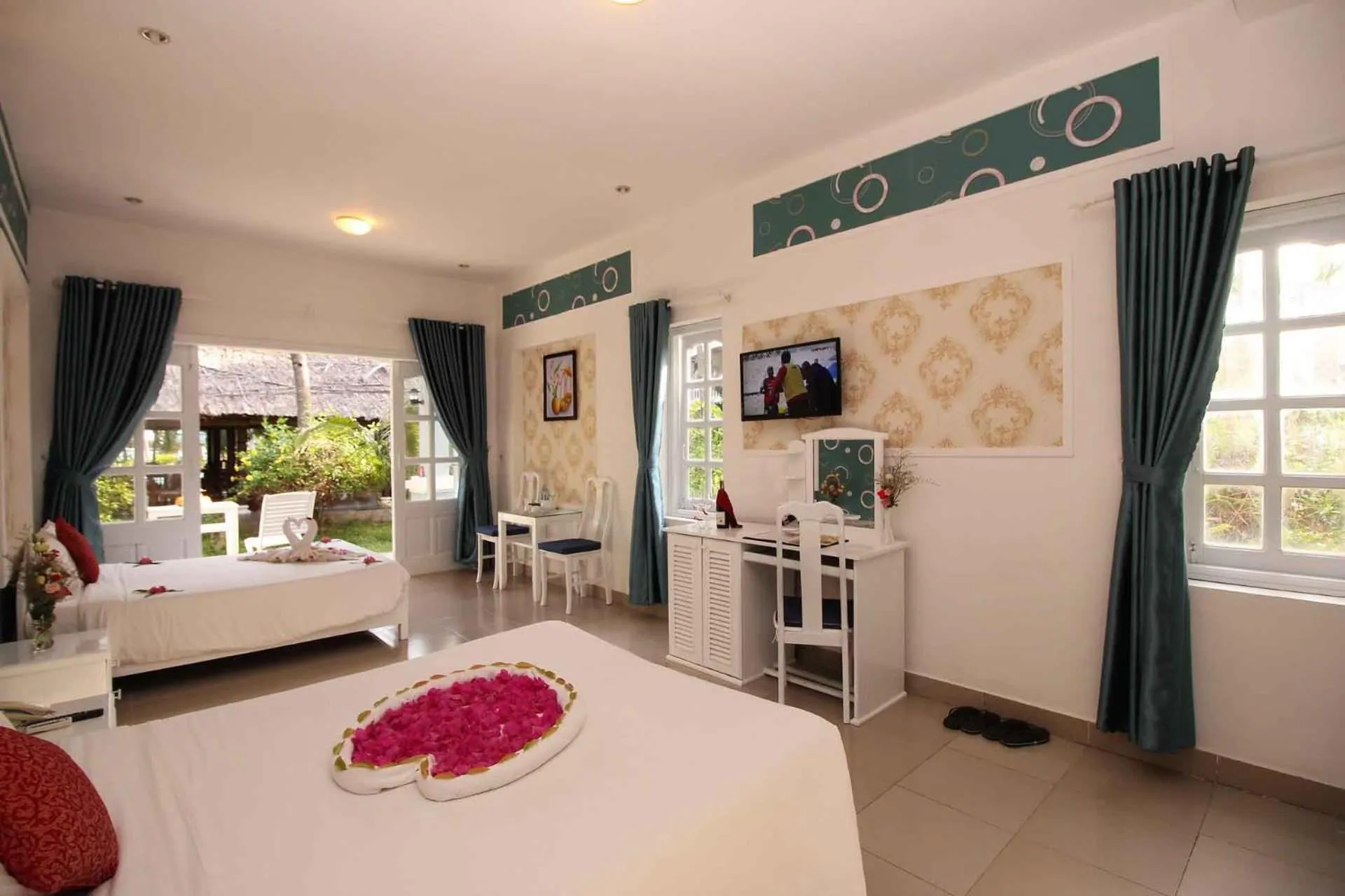 Communal lounge/ TV room, Bed in Muine Sun & Sea Resort