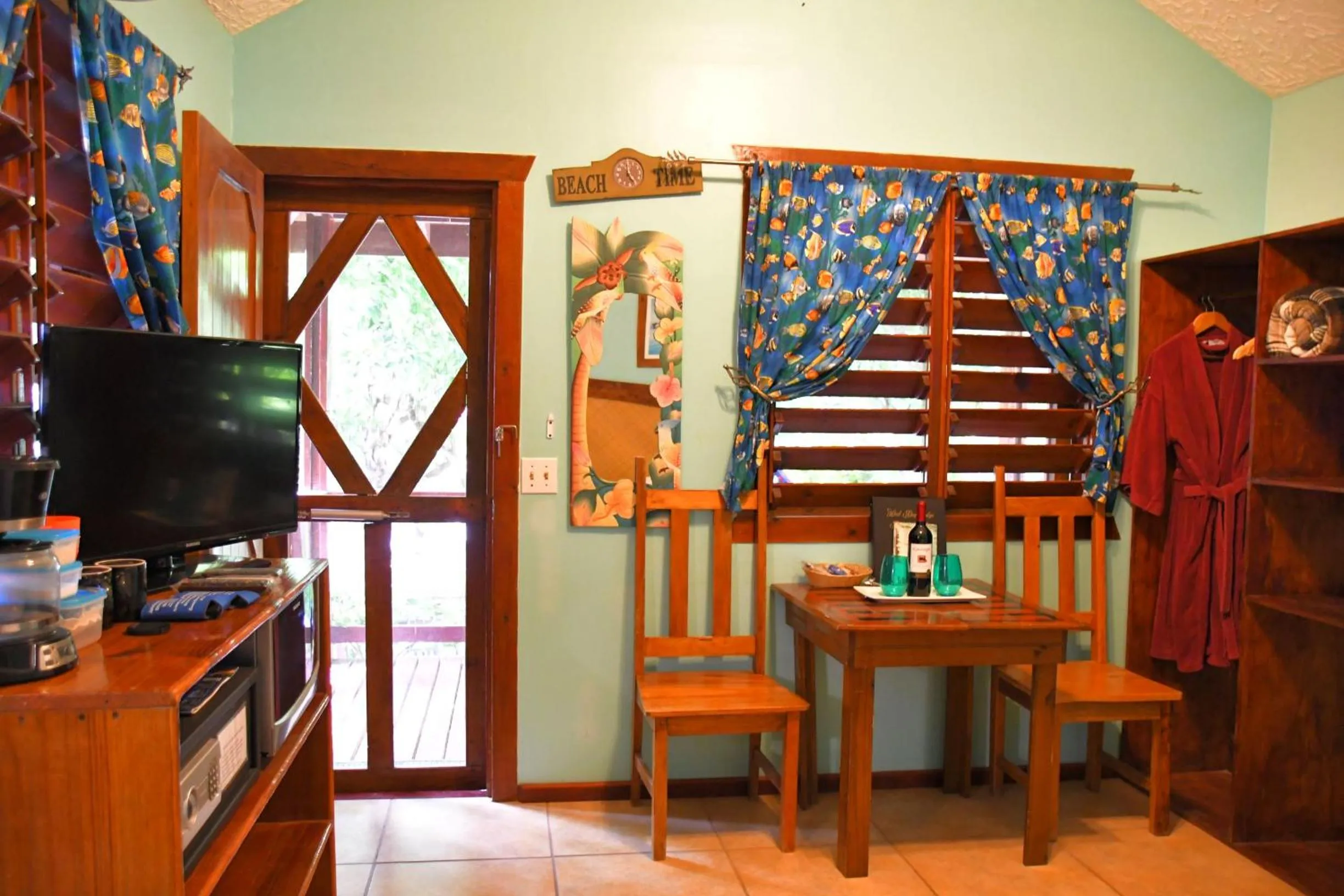 Dining area in West Bay Lodge and Spa