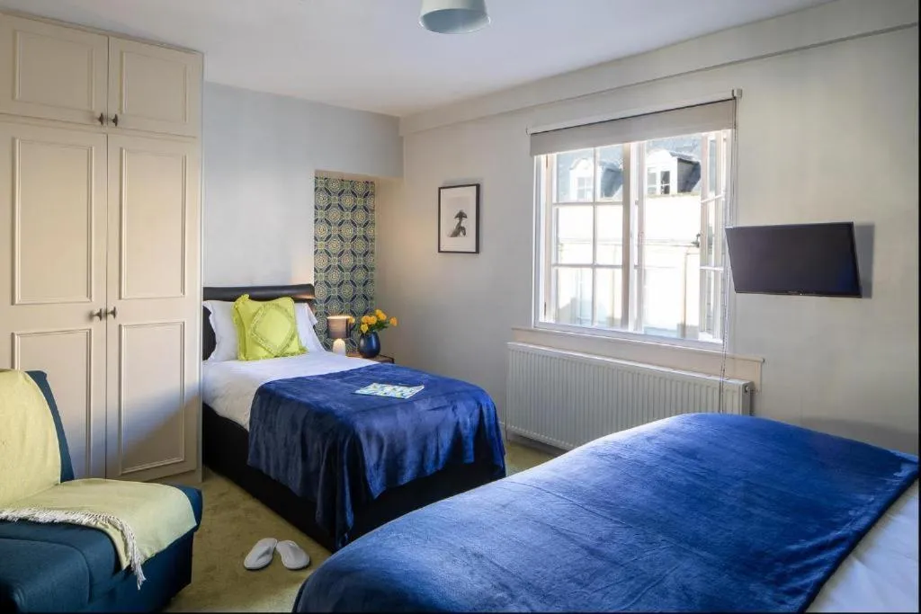 Bedroom, Bed in Harington's Apartments - Trim Street, Hot tub