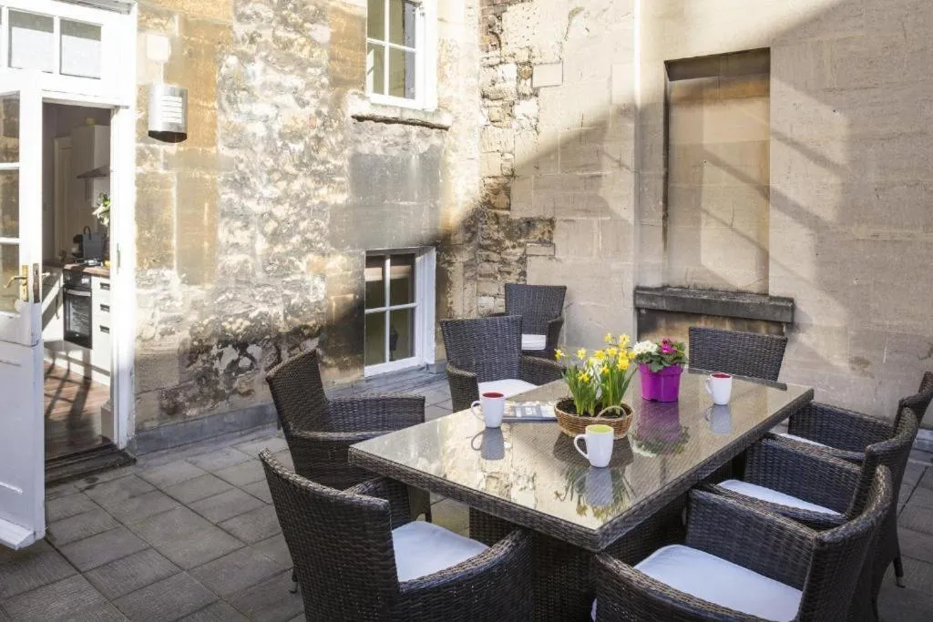 Patio in Harington's Apartments - Trim Street, Hot tub