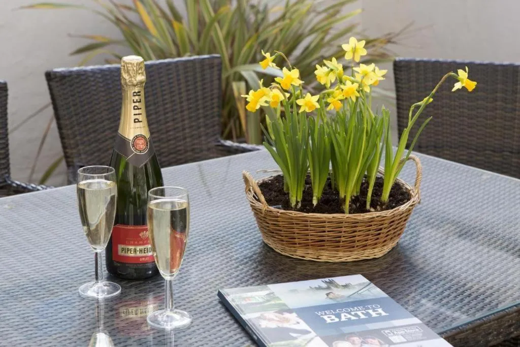 Patio in Harington's Apartments - Trim Street, Hot tub