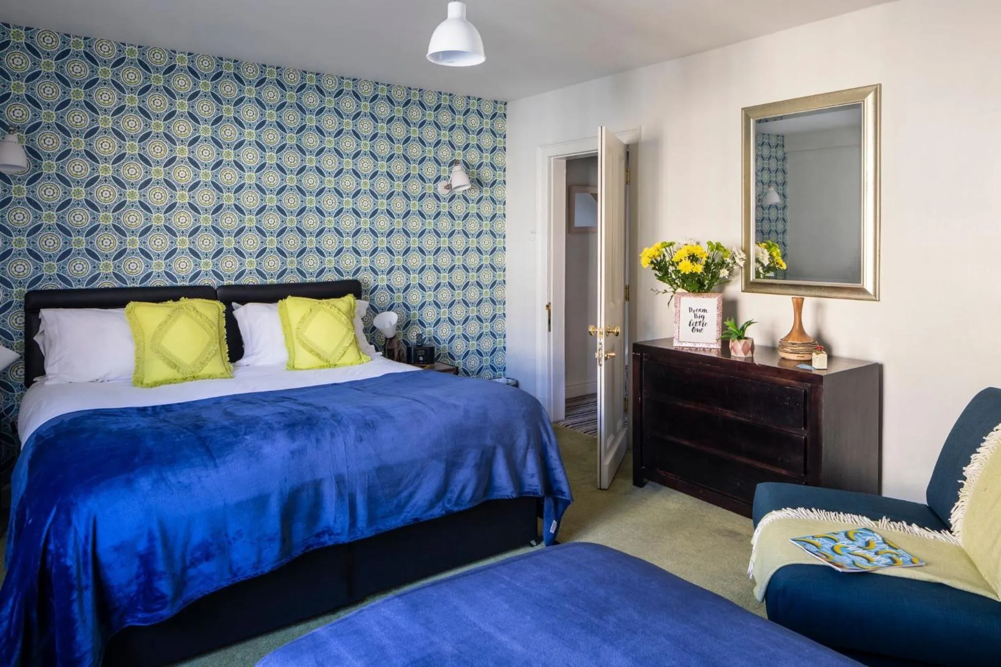 Bedroom, Bed in Harington's Apartments - Trim Street, Hot tub