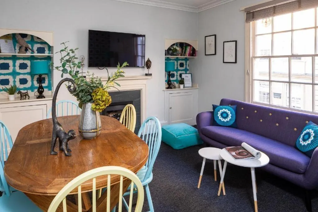 Living room in Harington's Apartments - Trim Street, Hot tub