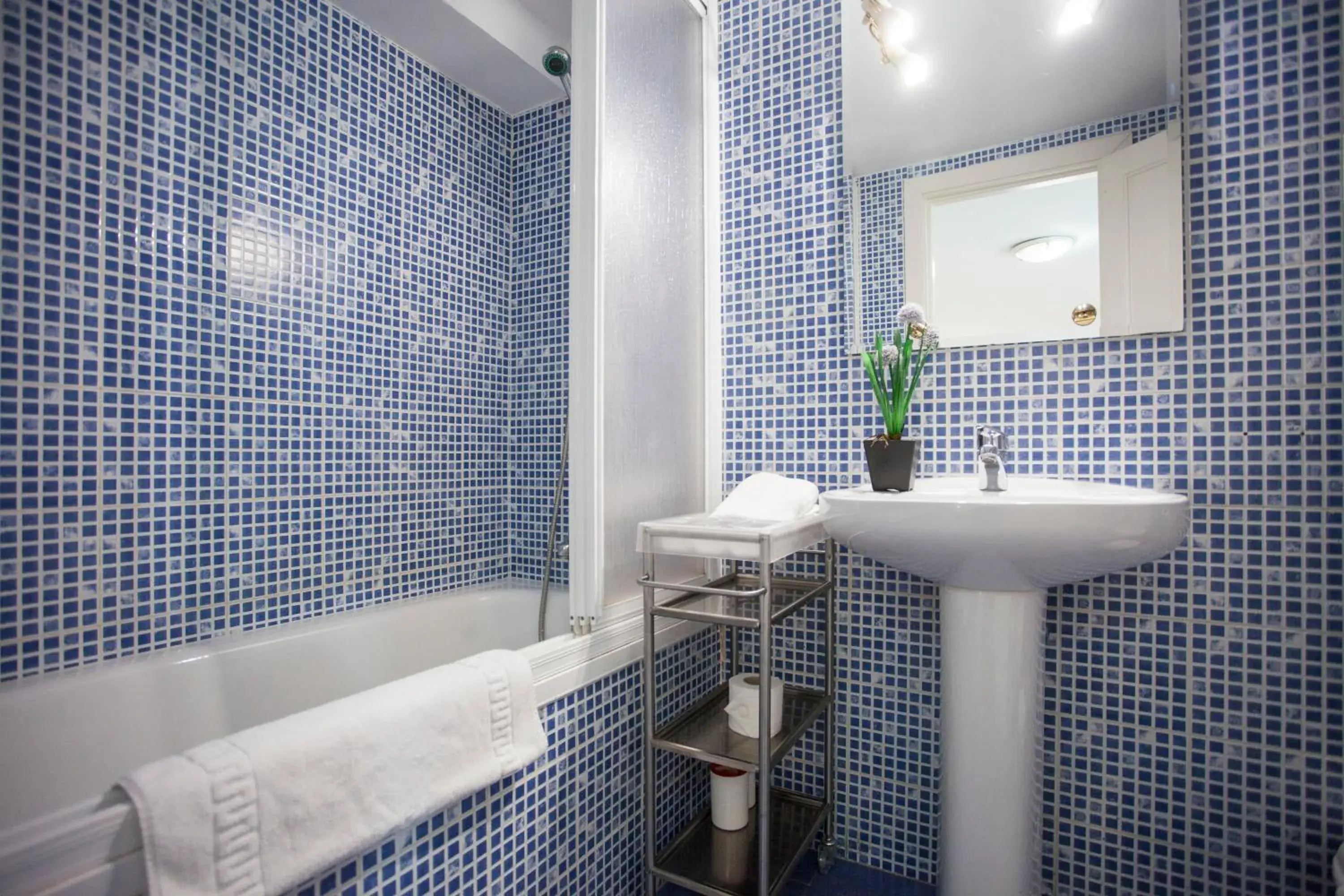 Bathroom in Fuencarral Apartments