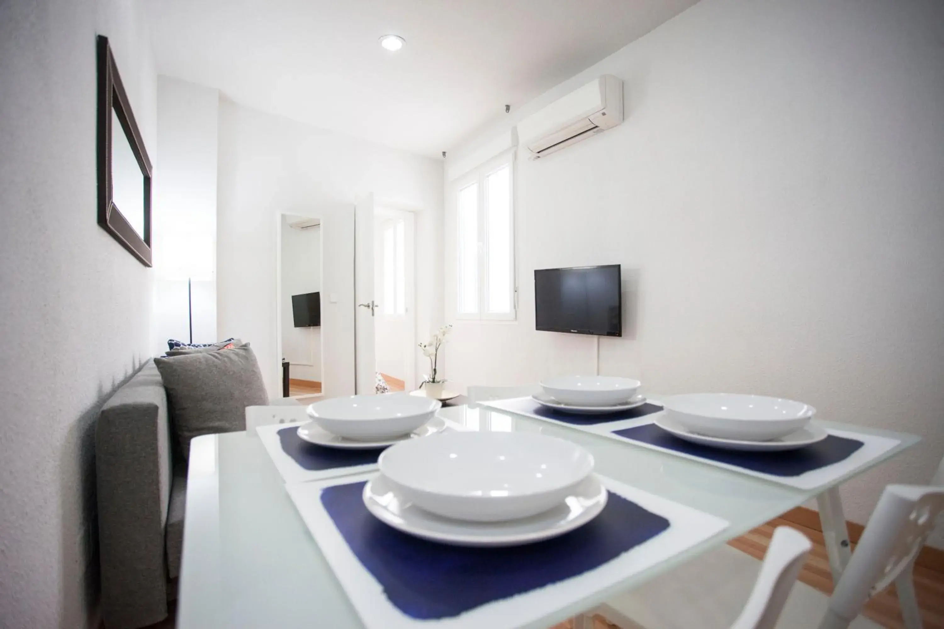 TV and multimedia, Dining Area in Fuencarral Apartments