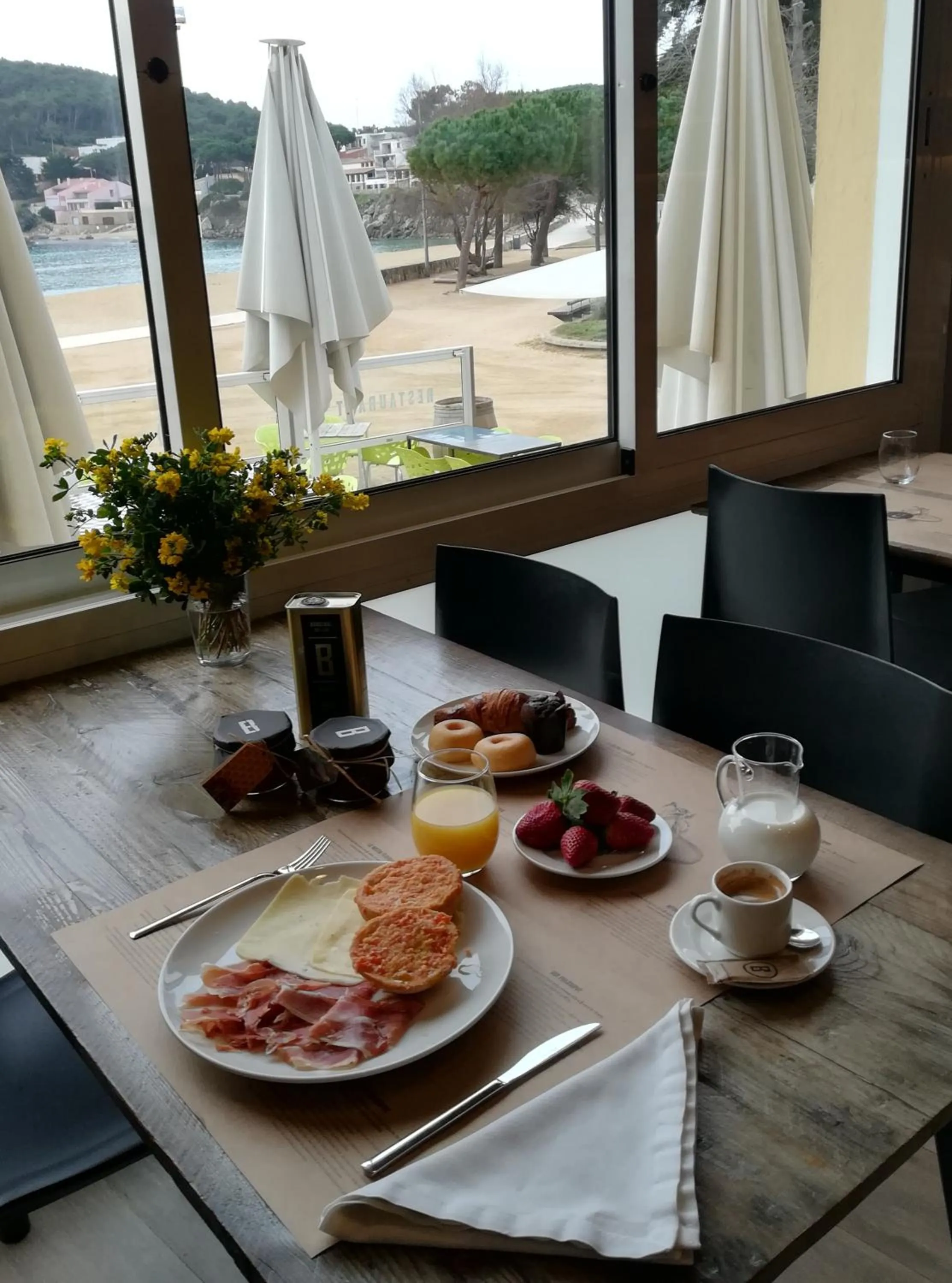 Food and drinks in Hostal La Fosca