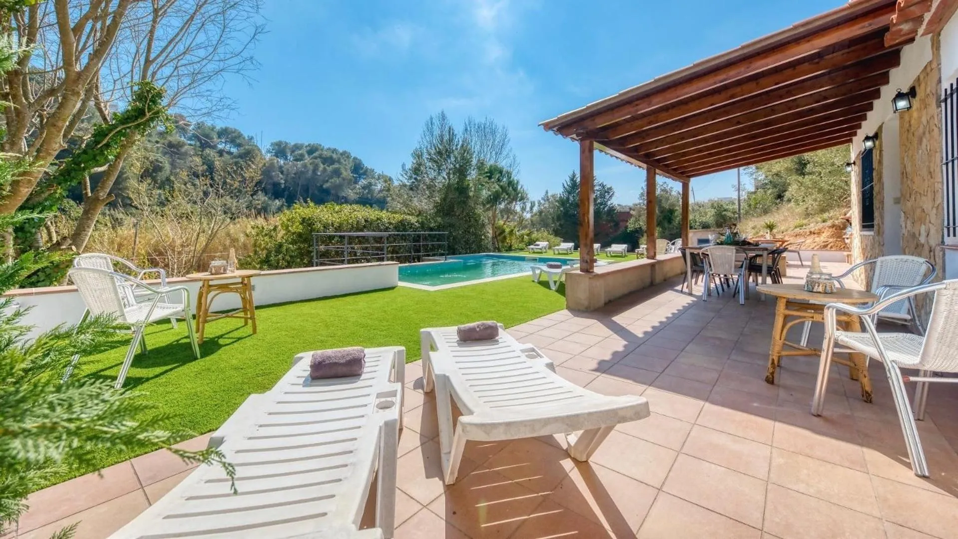 Property building in Costacabana - Villa Pilar