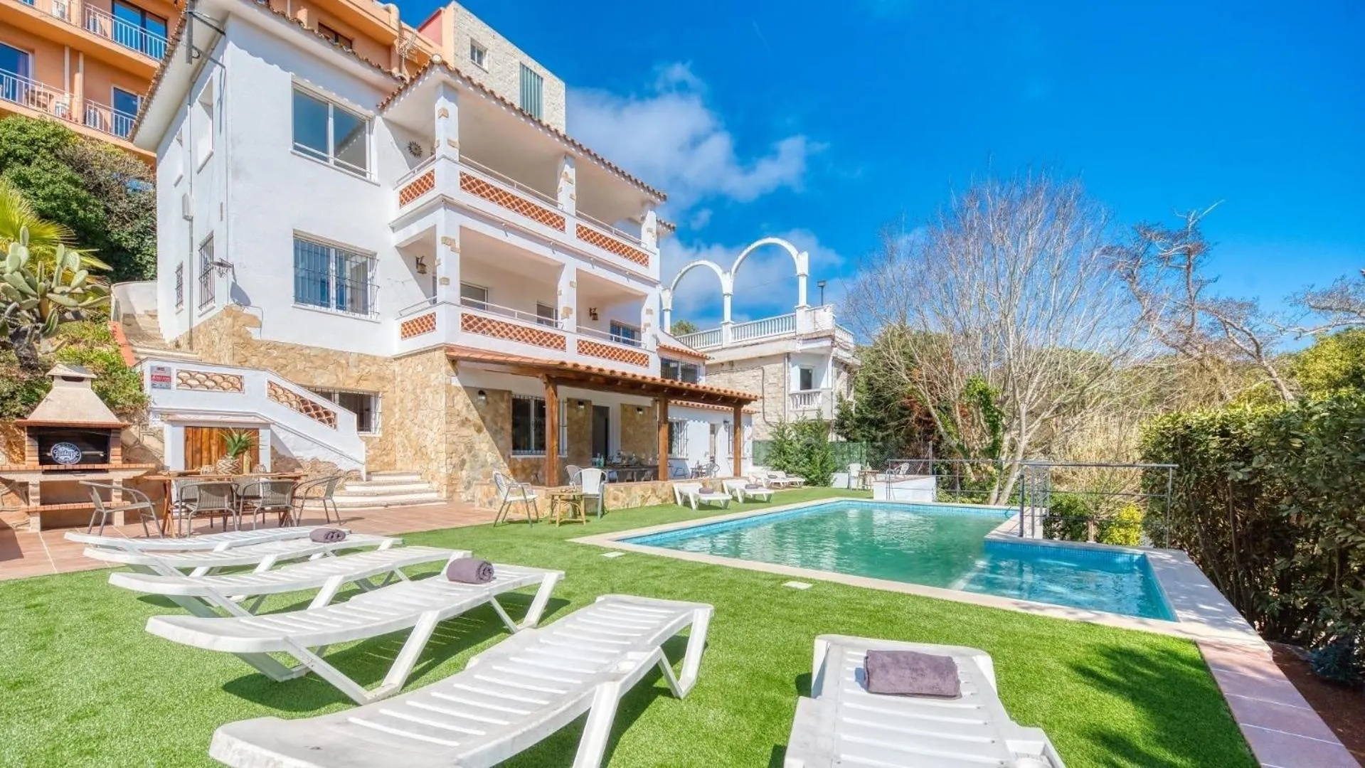 Property building in Costacabana - Villa Pilar