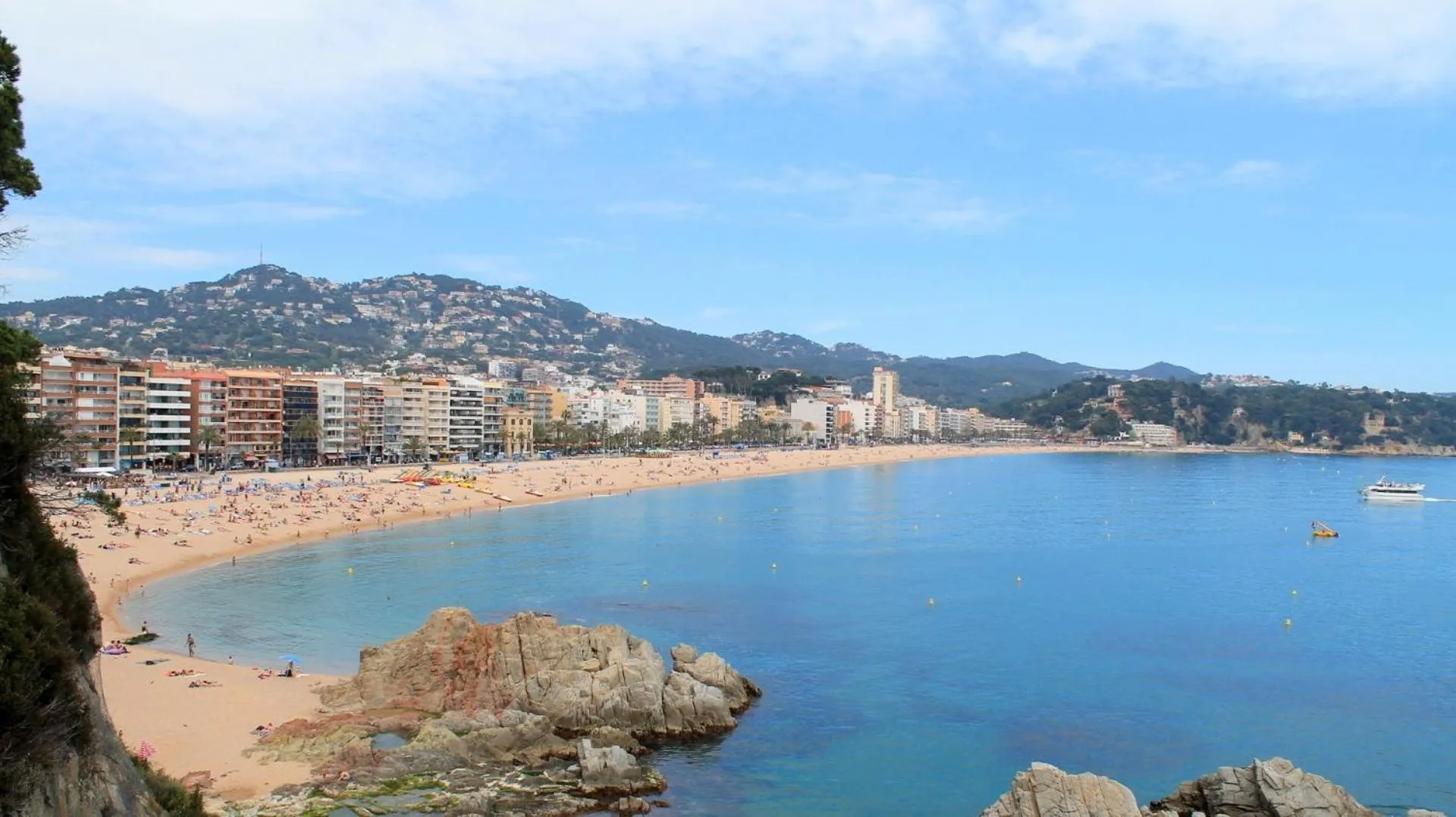 Property building in Costacabana - Villa Pilar