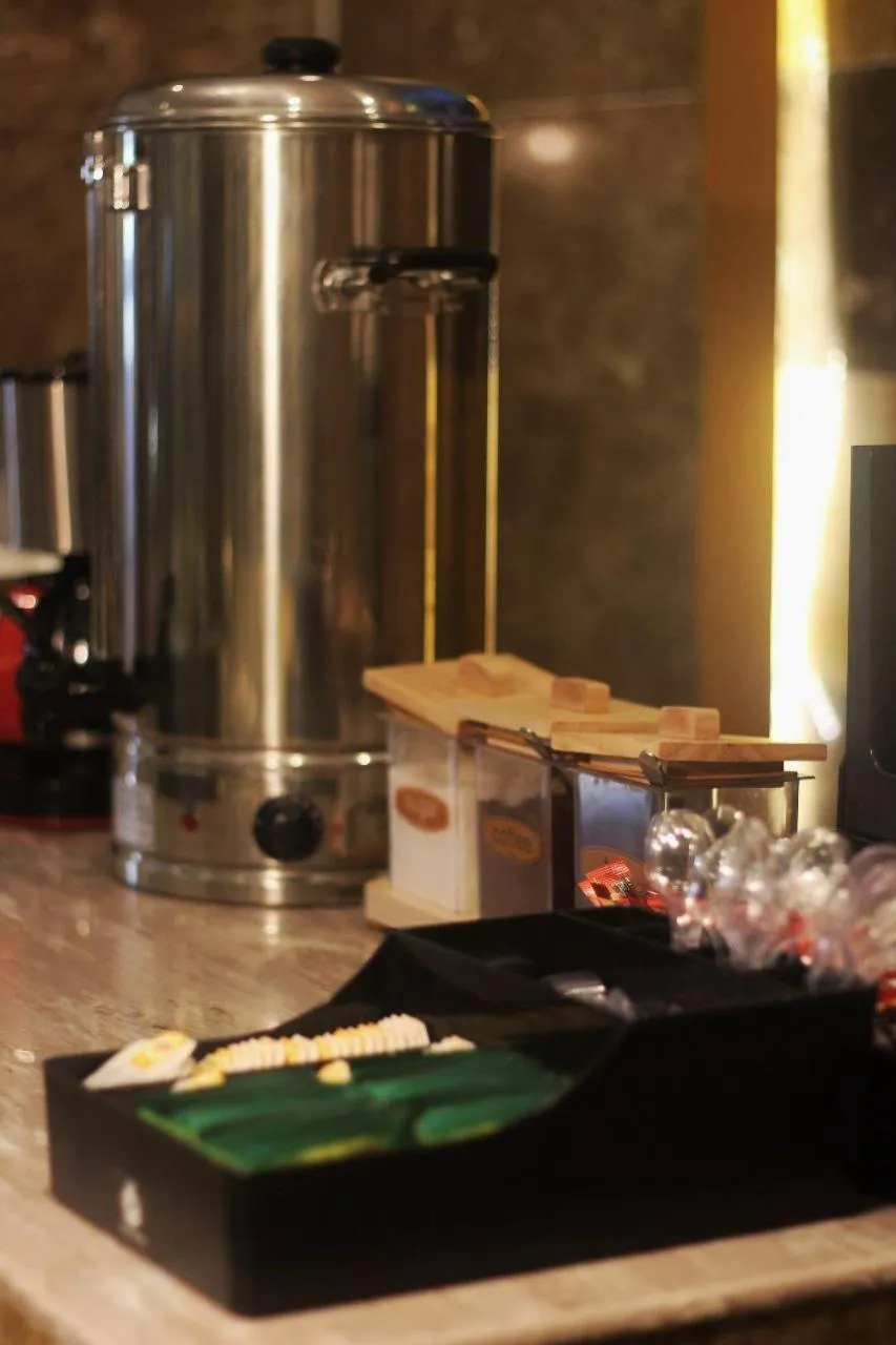 Restaurant/places to eat in Golden Dune Residential Unit - Almalaz