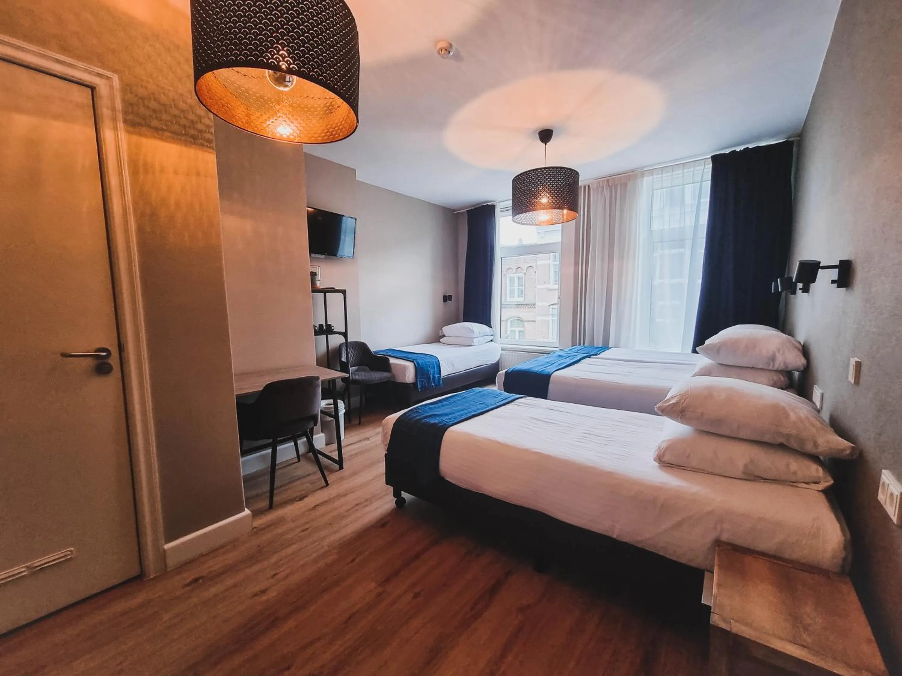 Photo of the whole room, Bed in Hotel Vondel Garden