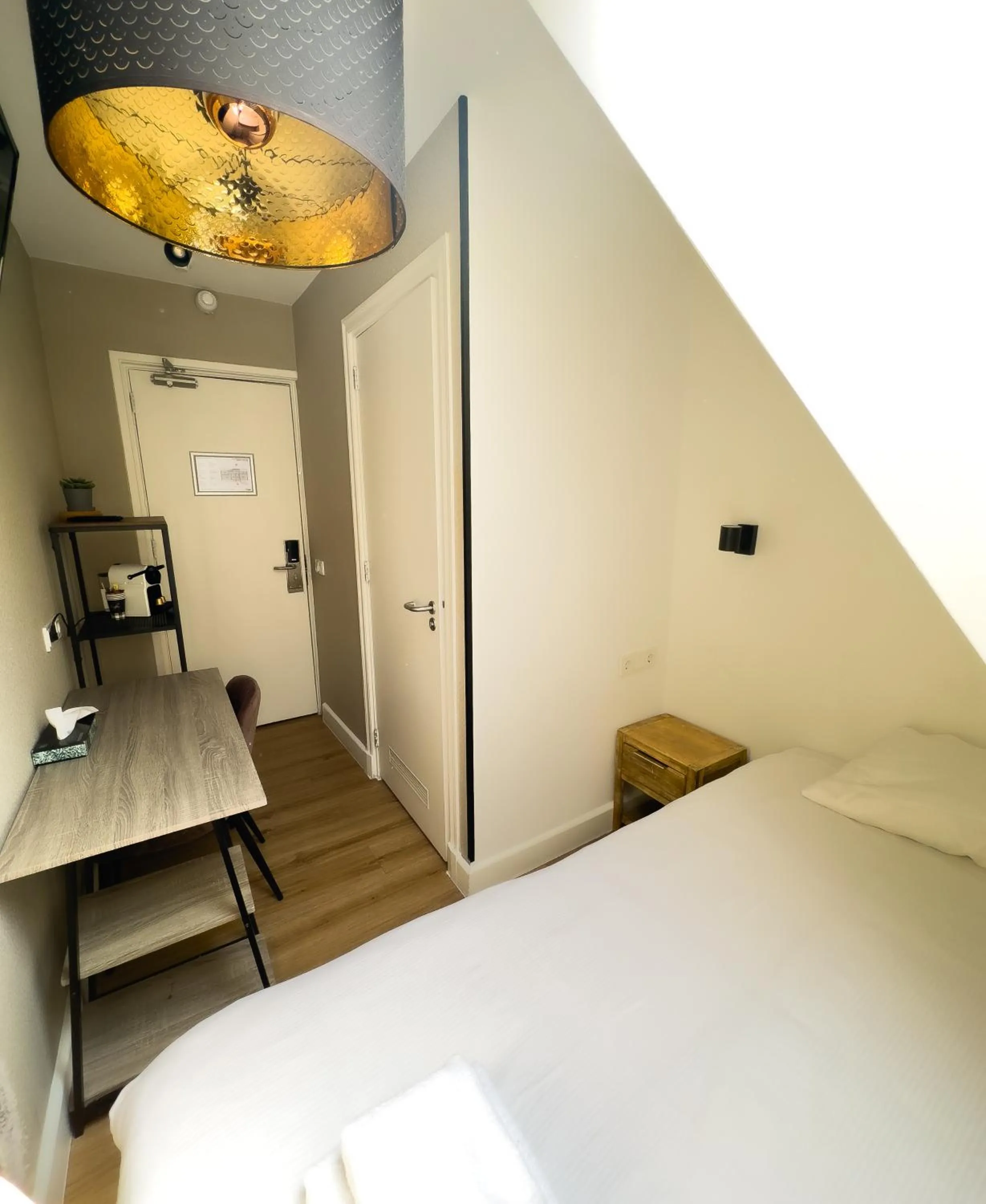 Photo of the whole room, Bed in Hotel Vondel Garden