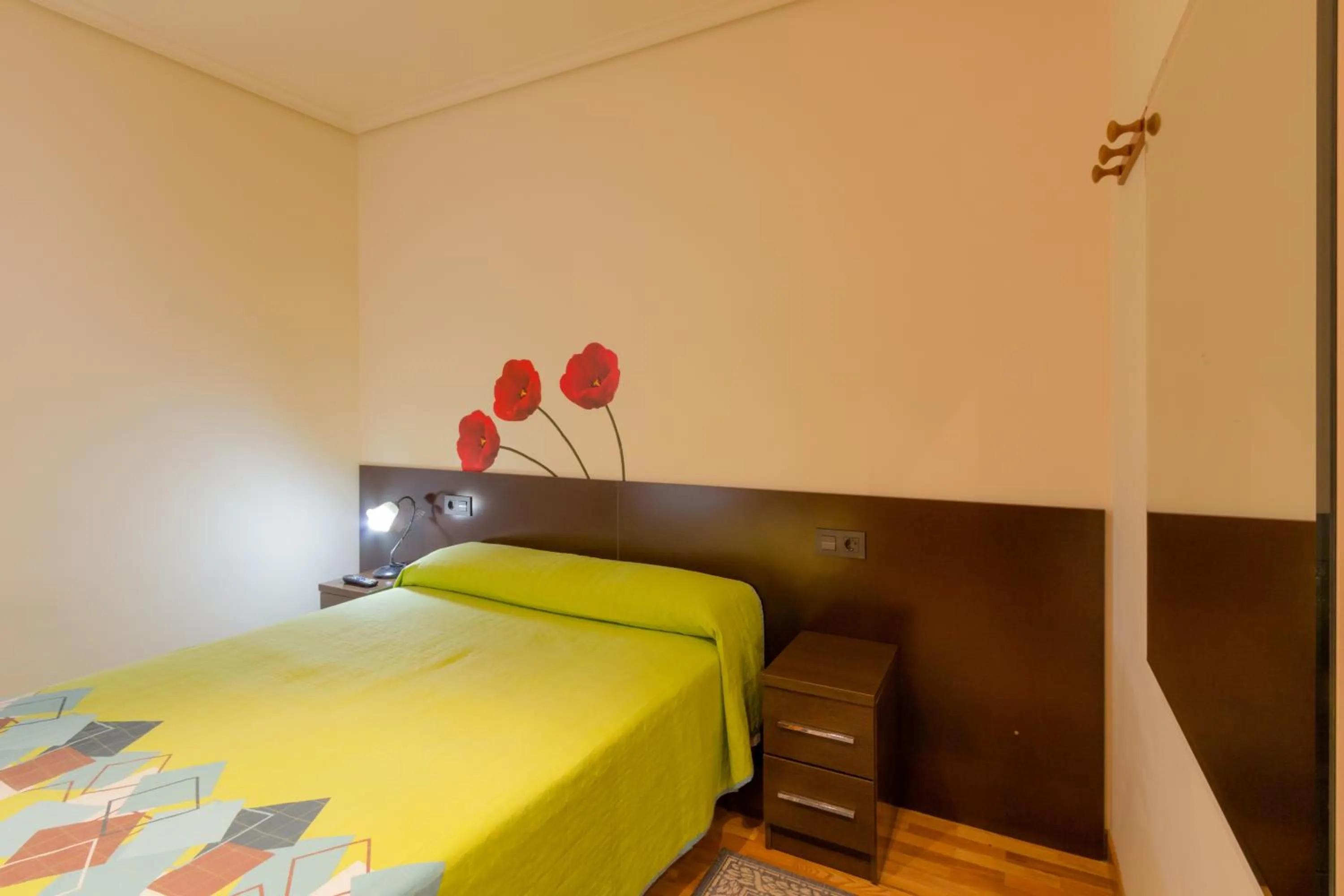 Photo of the whole room, Bed in Pension Logroño