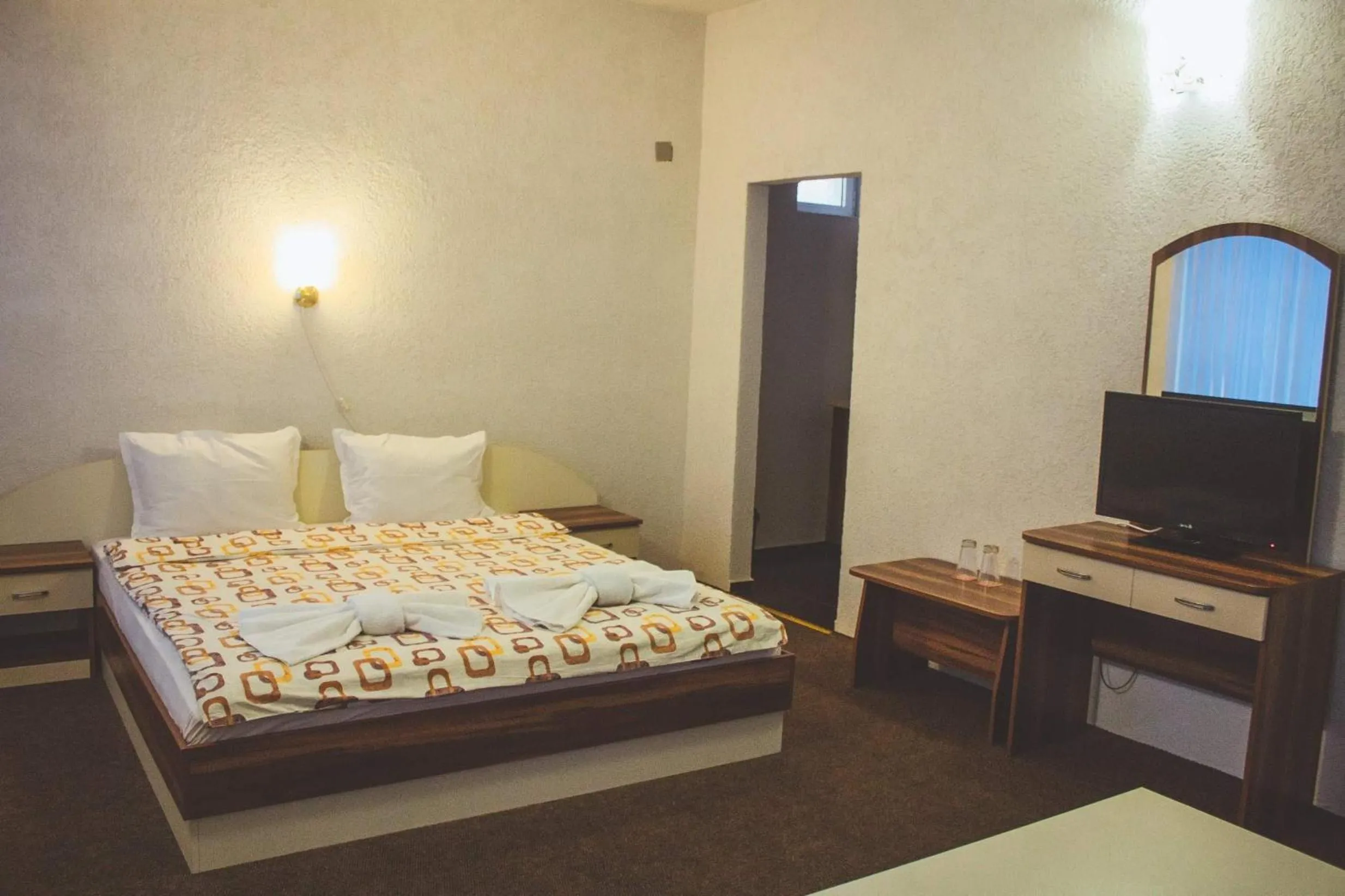 One-Bedroom Suite with Mountain View in Edi Hotel