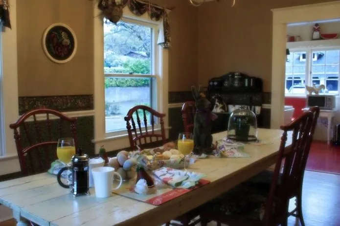 Breakfast in The White House Bed and Breakfast