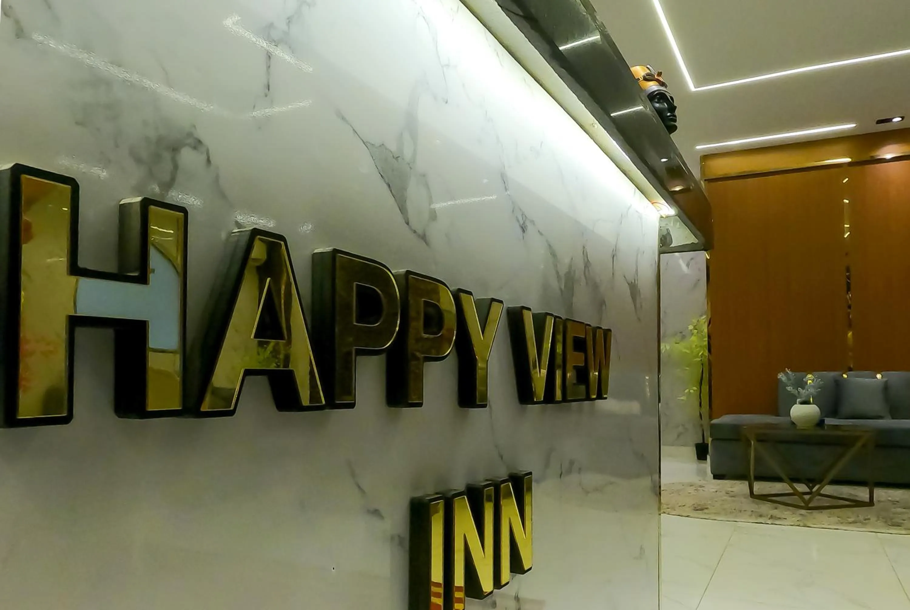 Facade/entrance in Happy View Inn