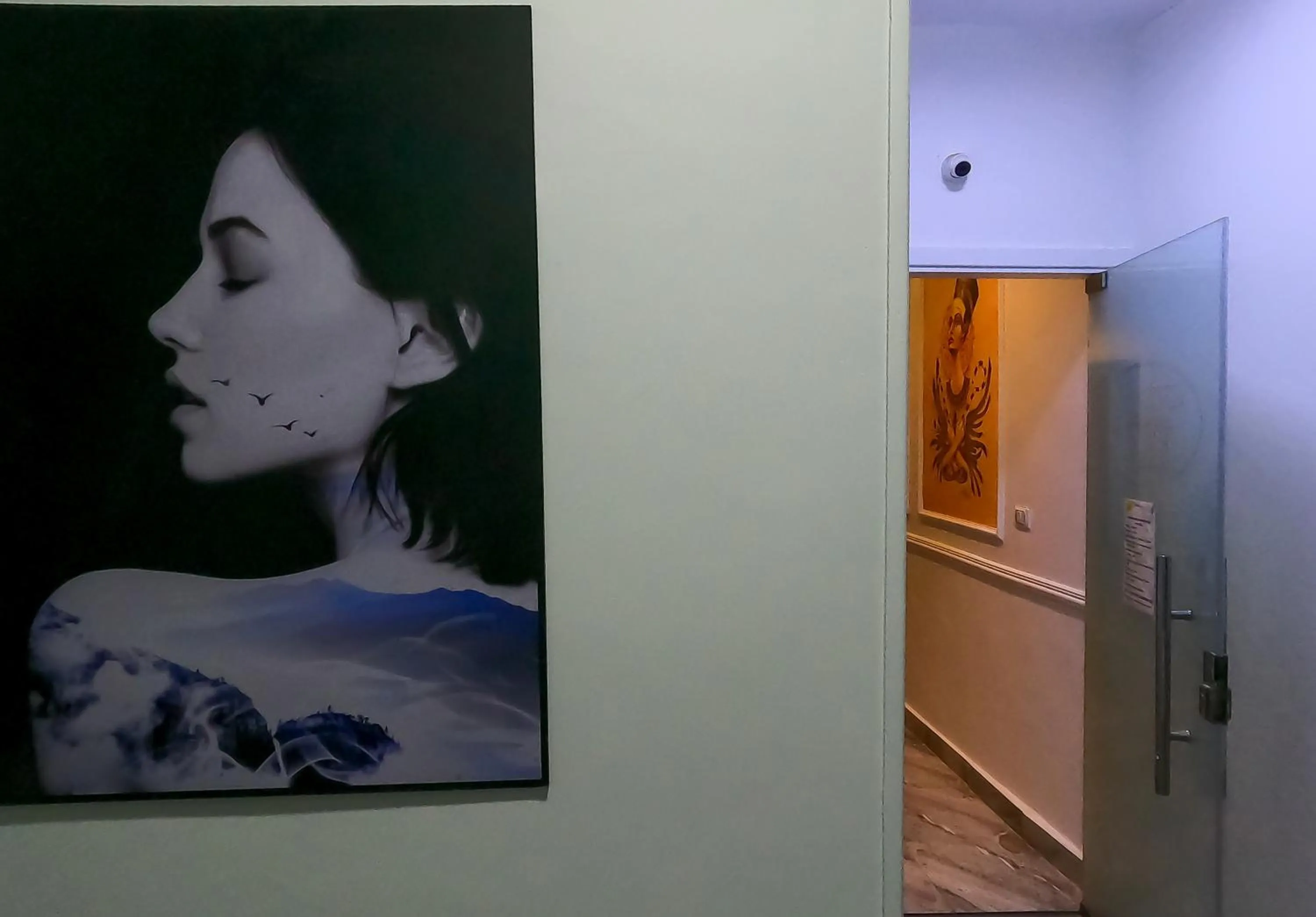 Decorative detail in Happy View Inn