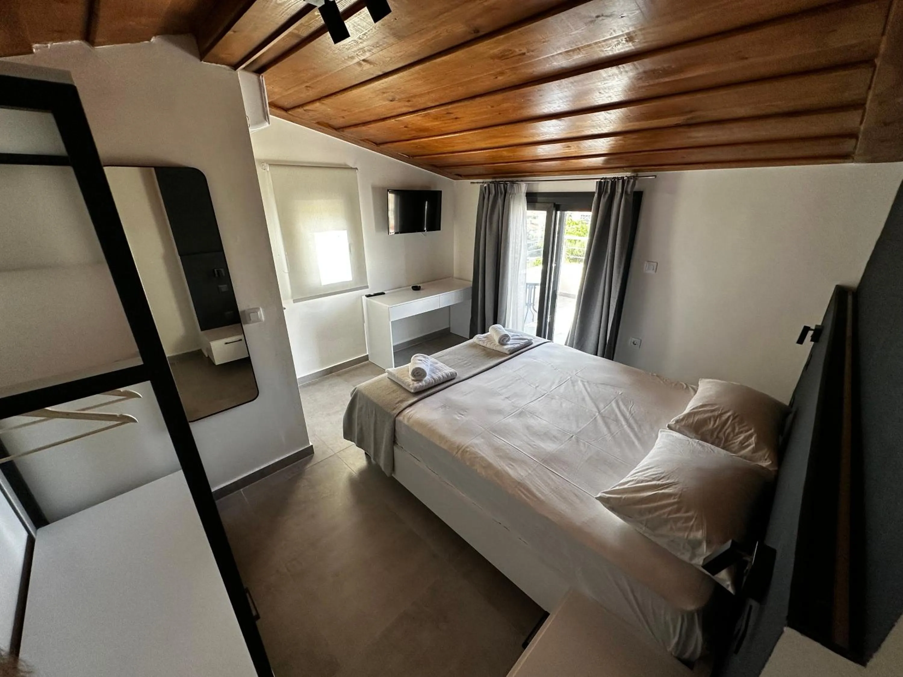 Bedroom, Bed in Lighthouse Apartments