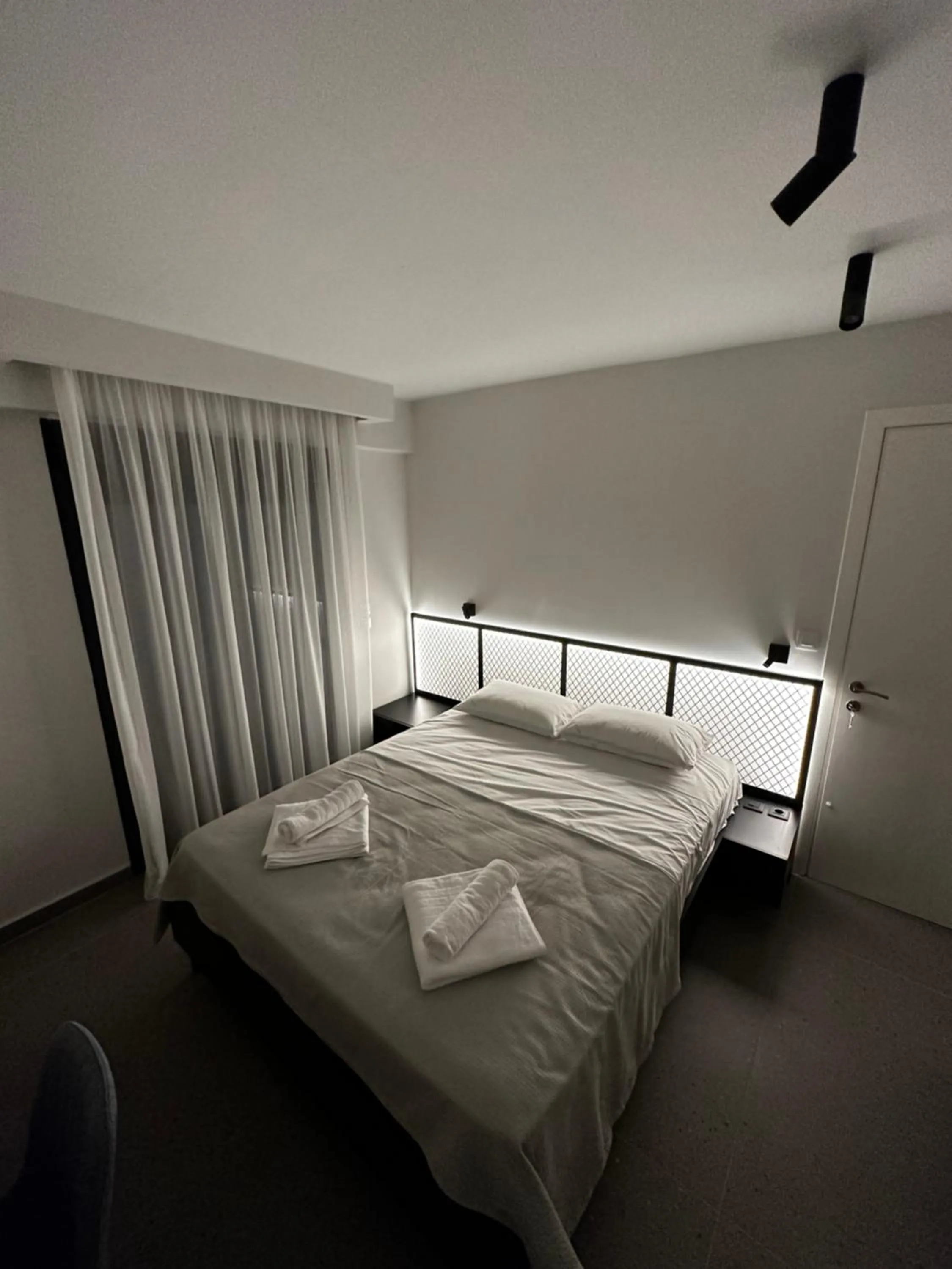 Bedroom, Bed in Lighthouse Apartments