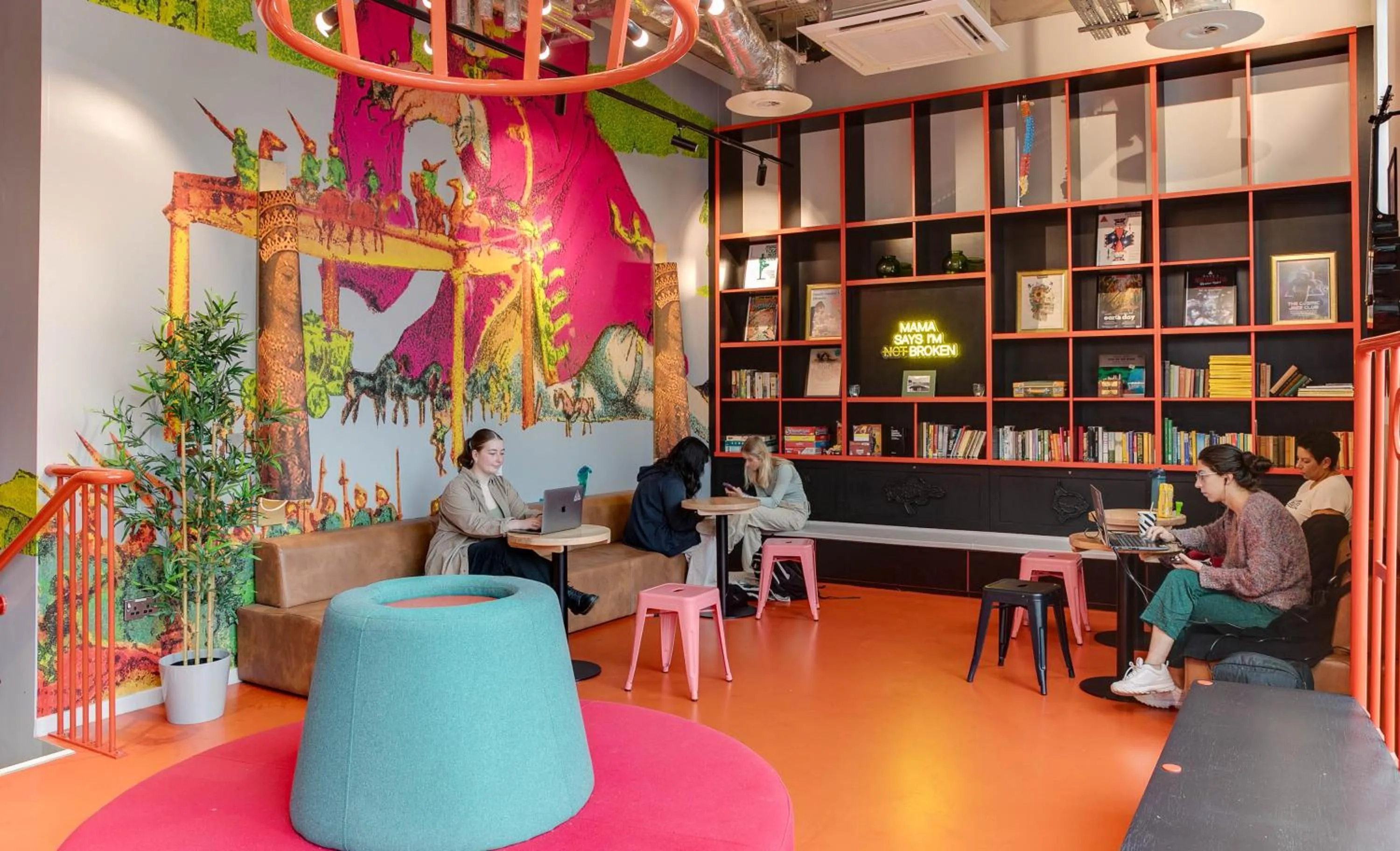 Seating area in Clink i Lár