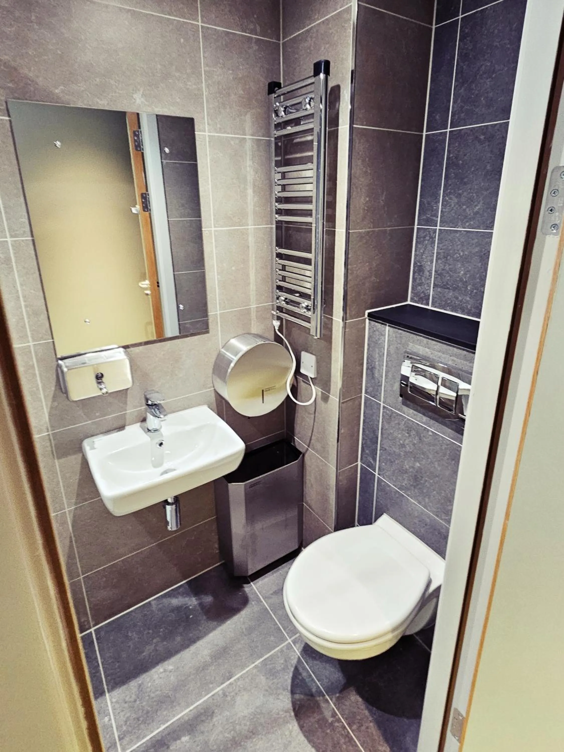 Bathroom in Clink i Lár