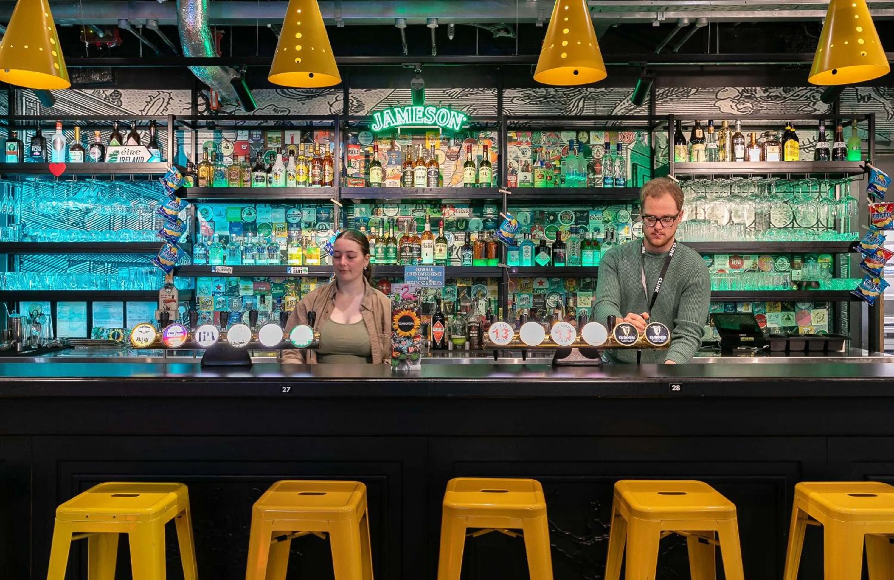 Property building in Clink i Lár