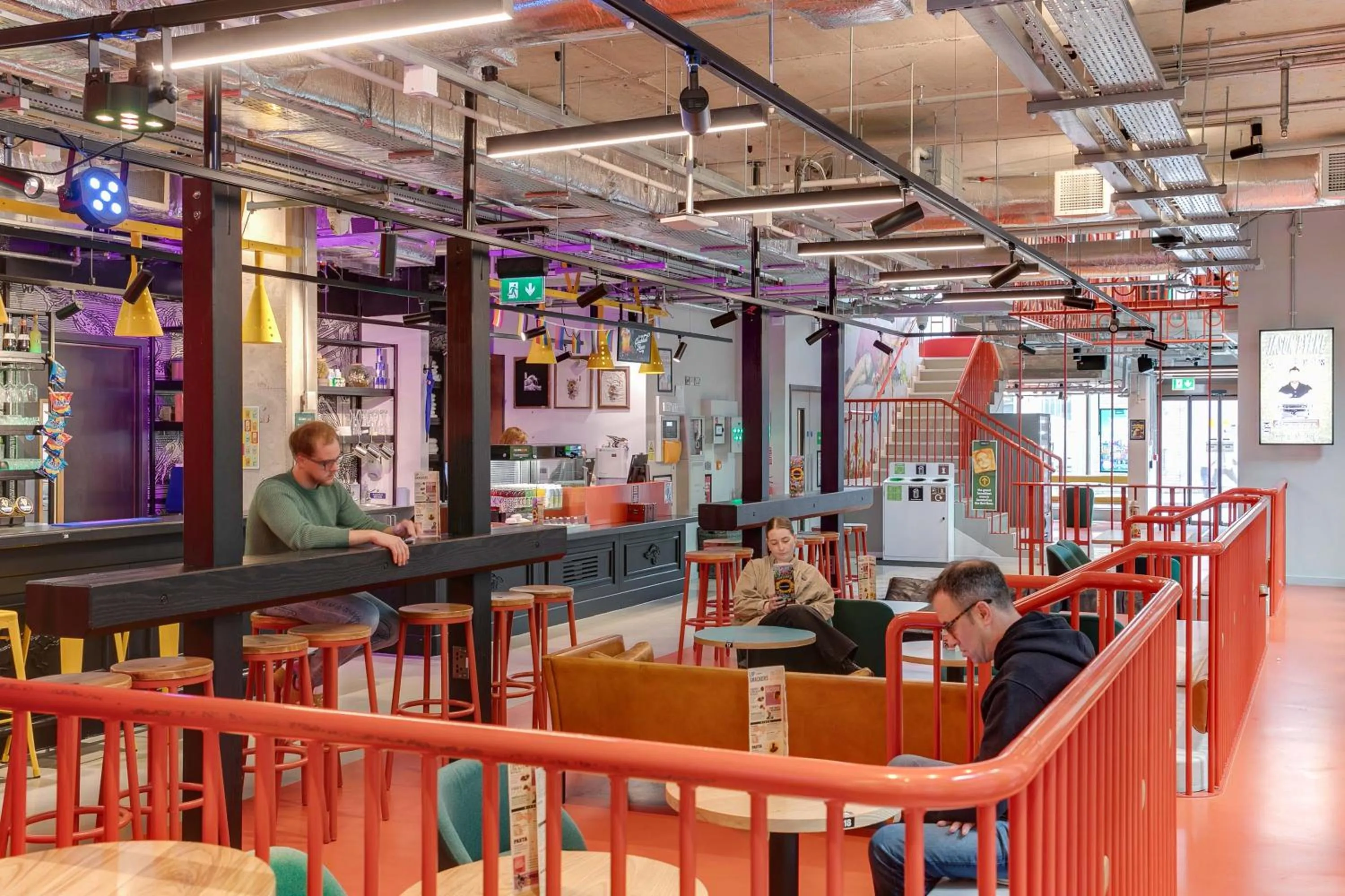 Seating area in Clink i Lár