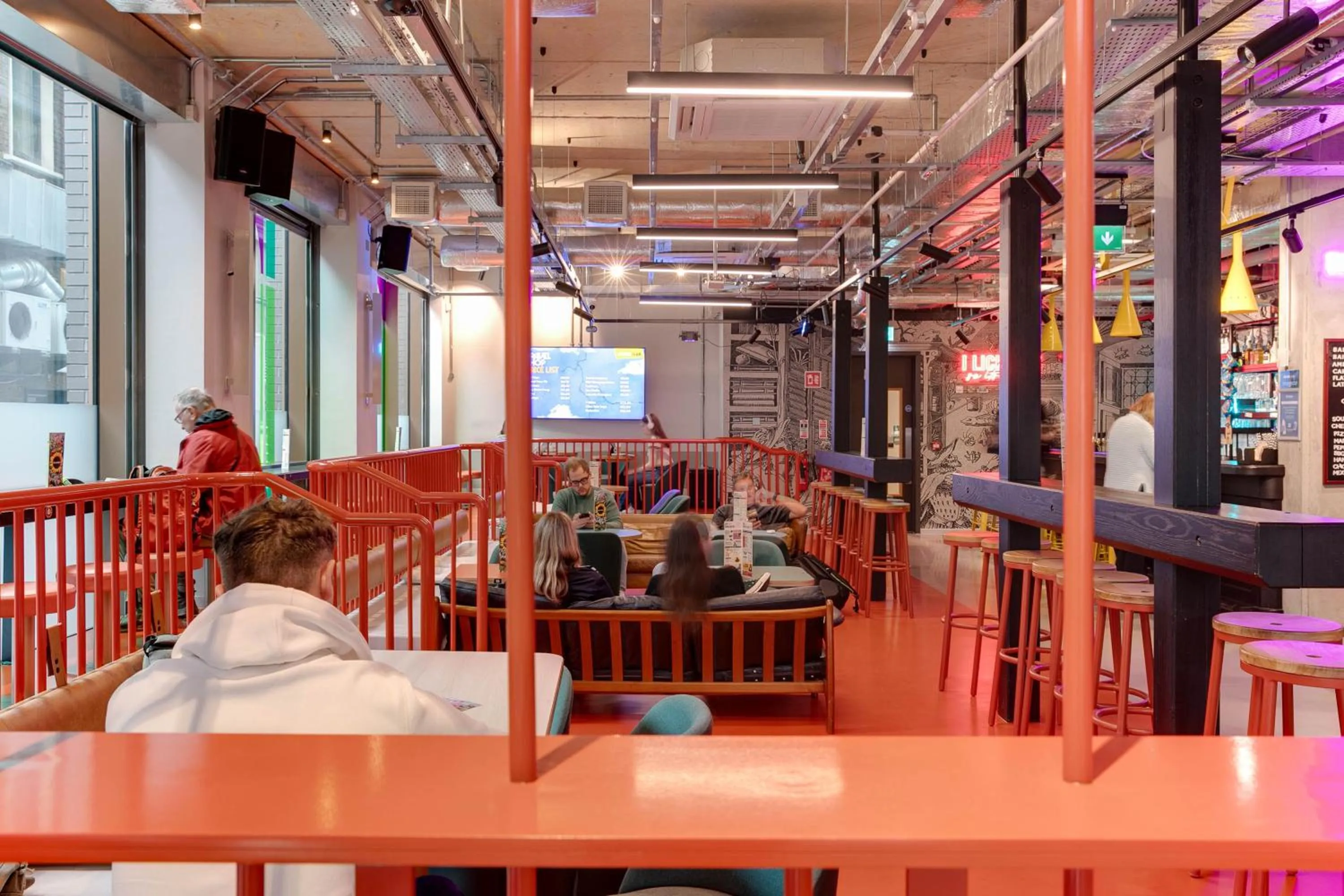 Seating area in Clink i Lár