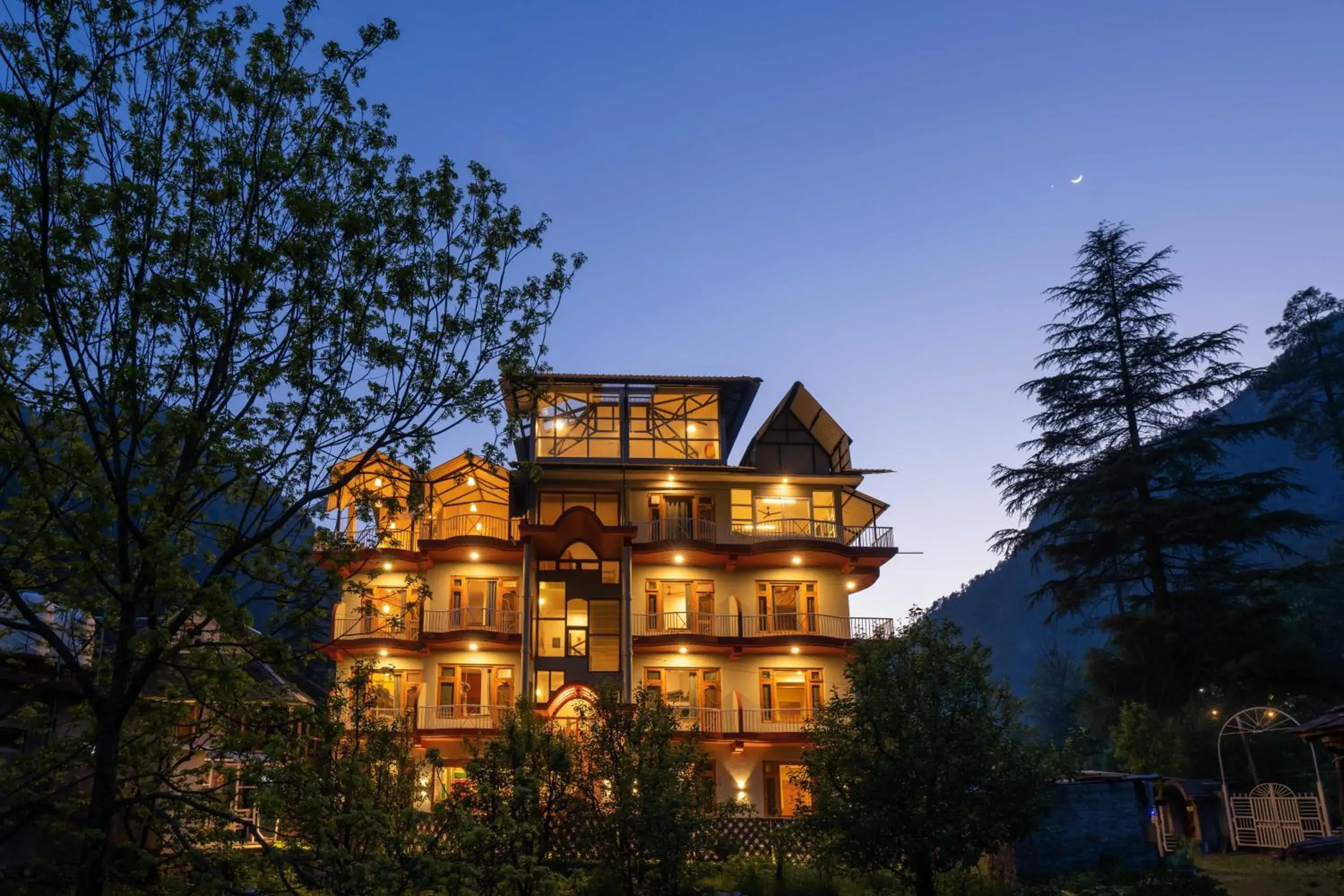 Property building in Zostel Kasol (Katagla) Property building in Zostel Kasol (Katagla)