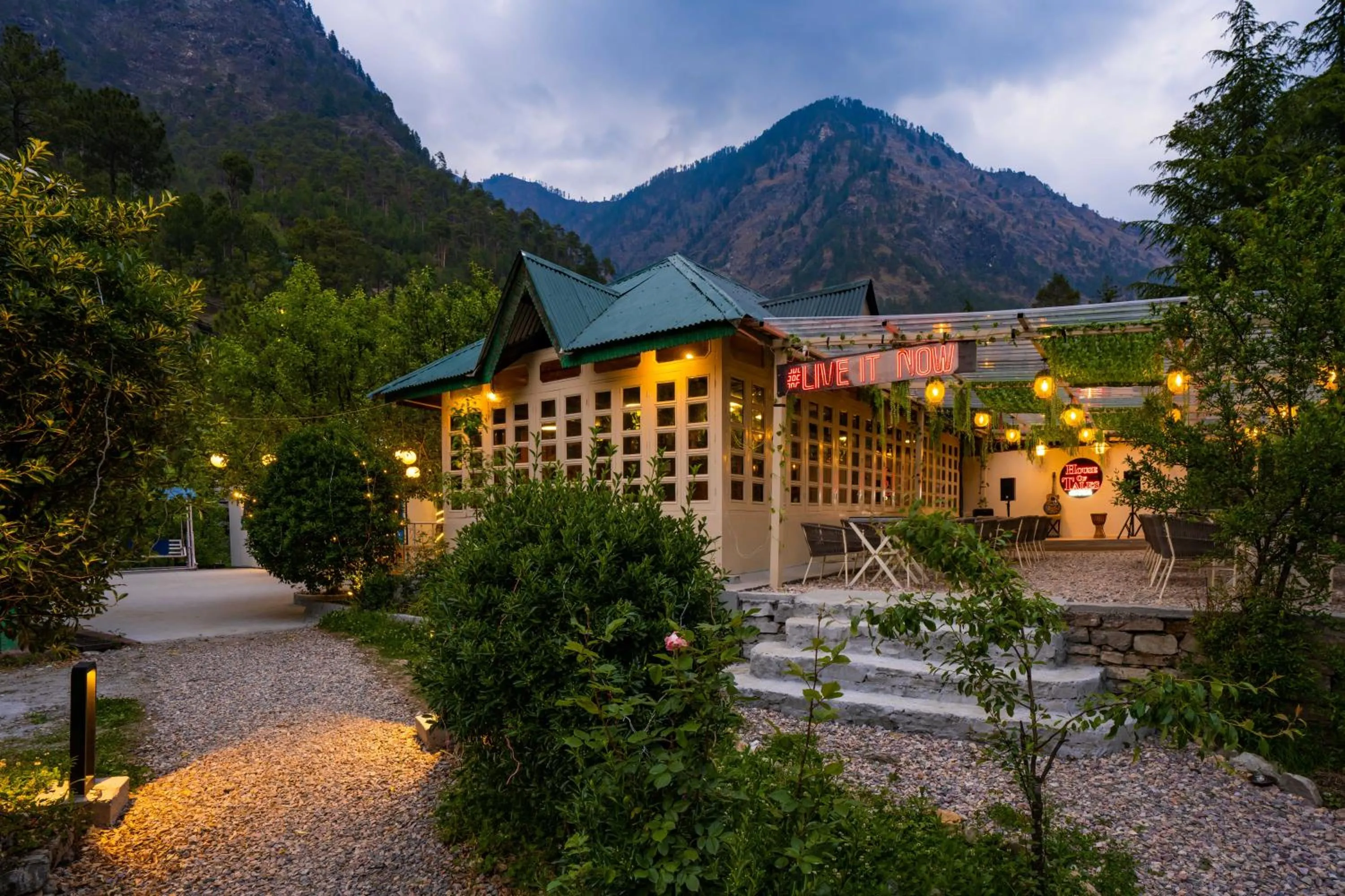 Property building in Zostel Kasol (Katagla)