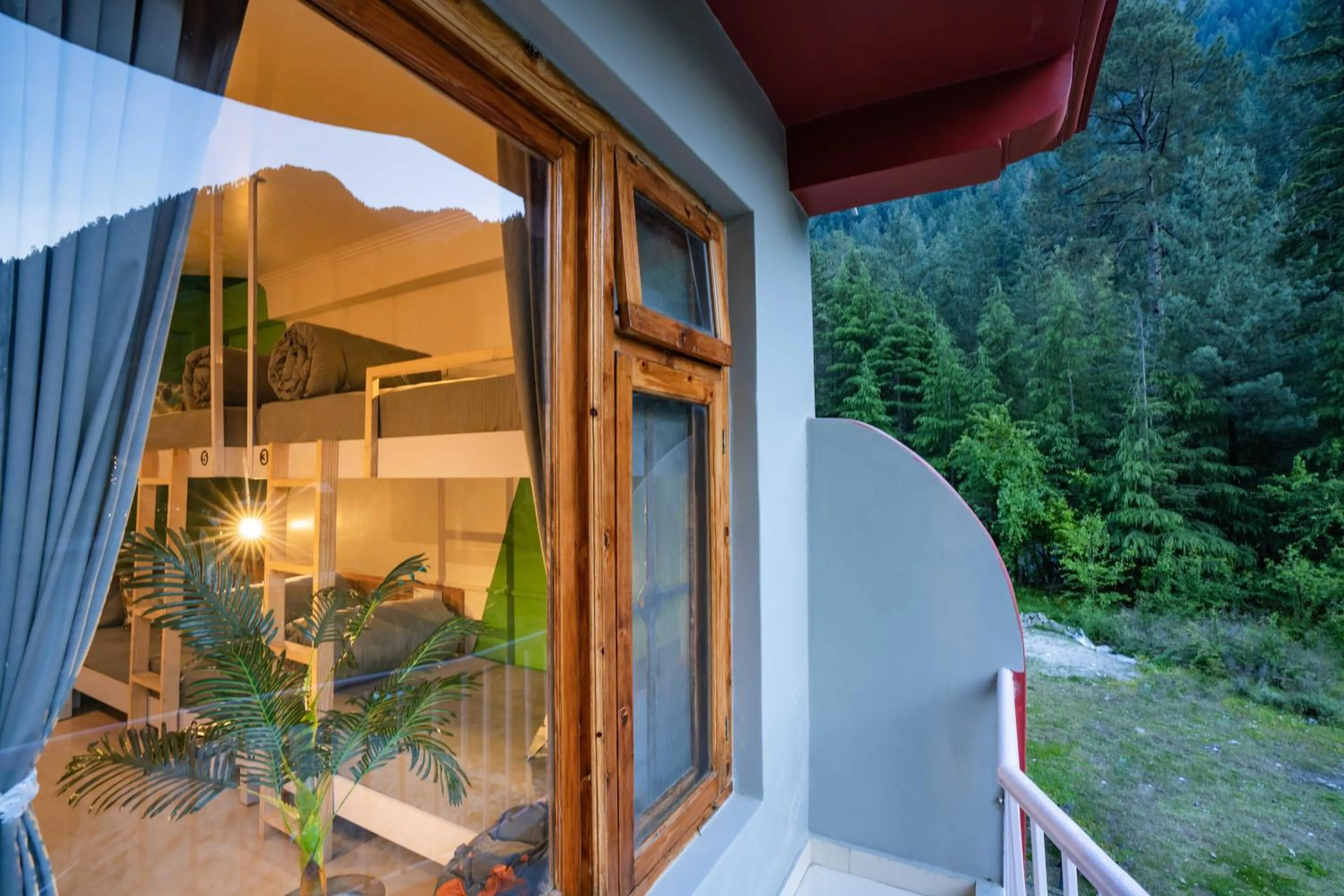 Patio in Zostel Kasol (Katagla)