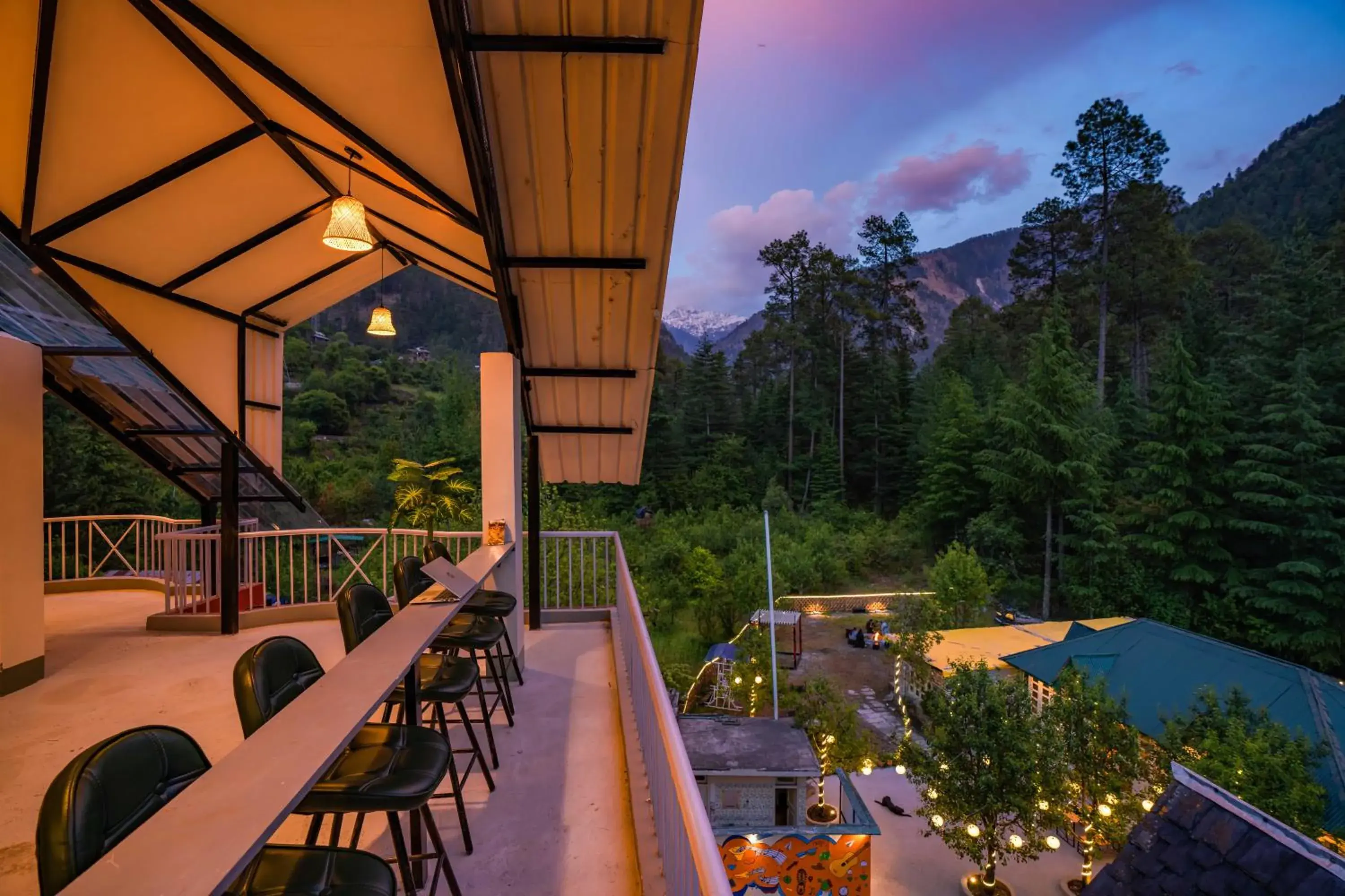 Property building in Zostel Kasol (Katagla) Property building in Zostel Kasol (Katagla)