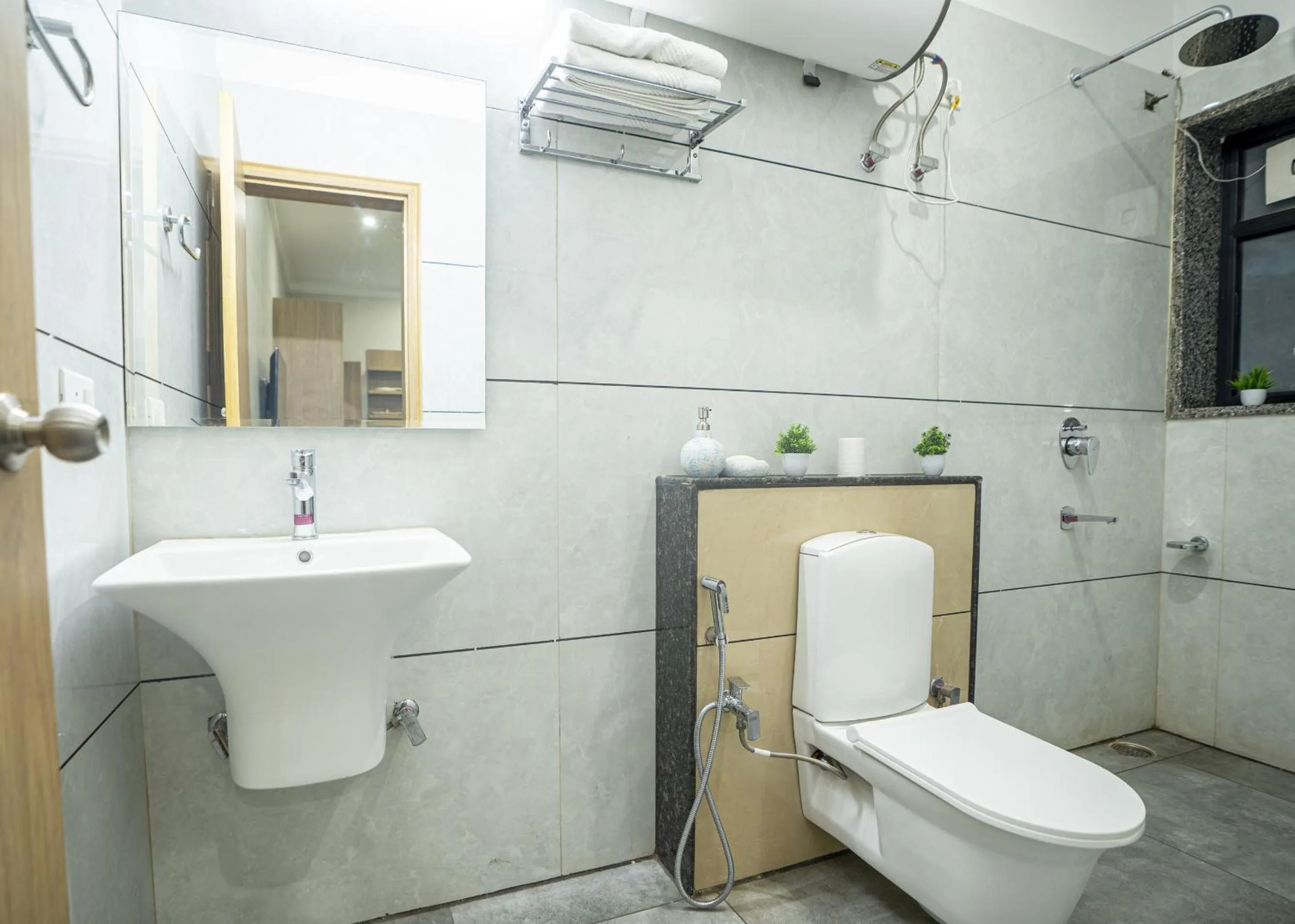 Shower in Vacanza By Westay Luxury Home