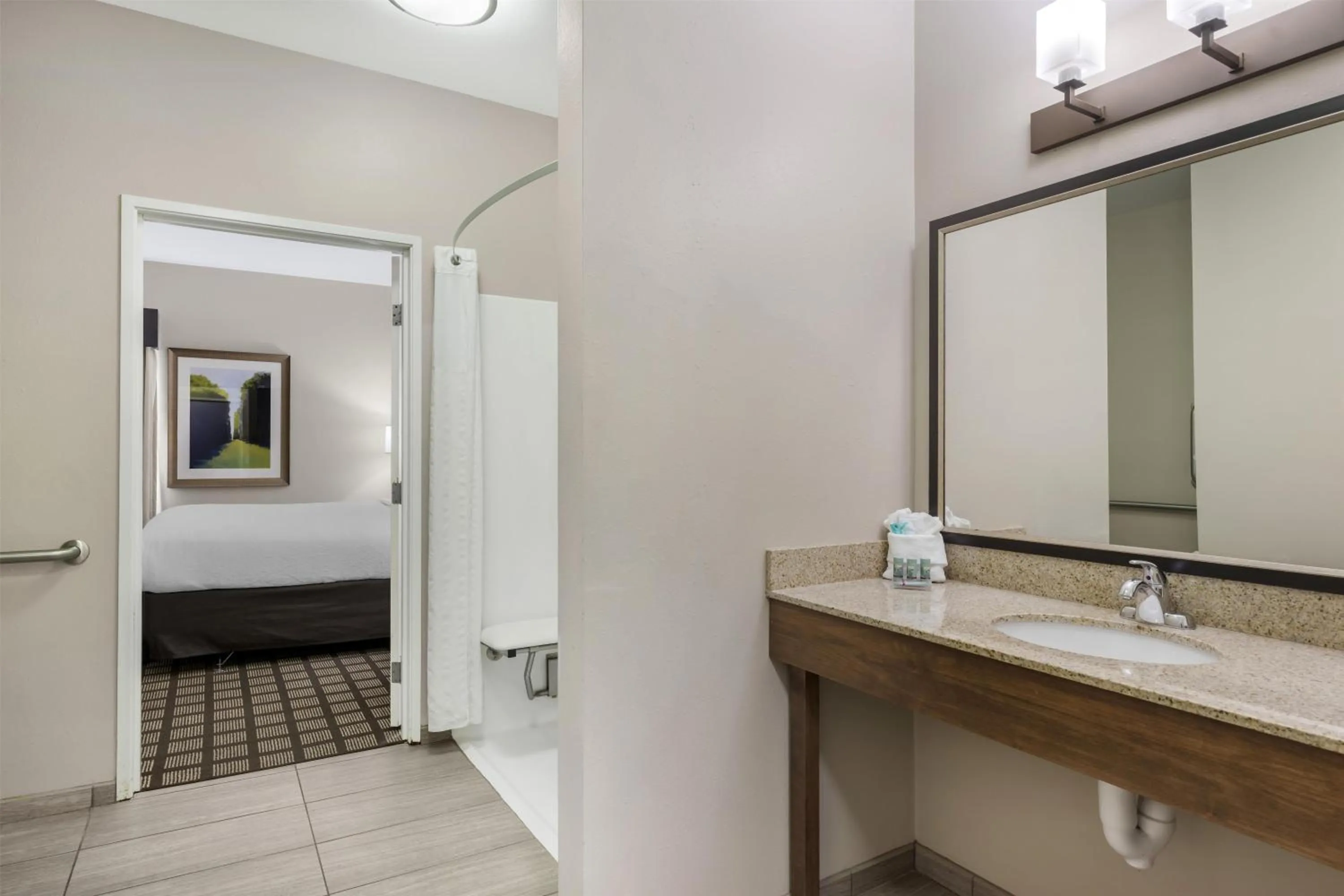 Bathroom, Bed in Best Western North Bryant Inn