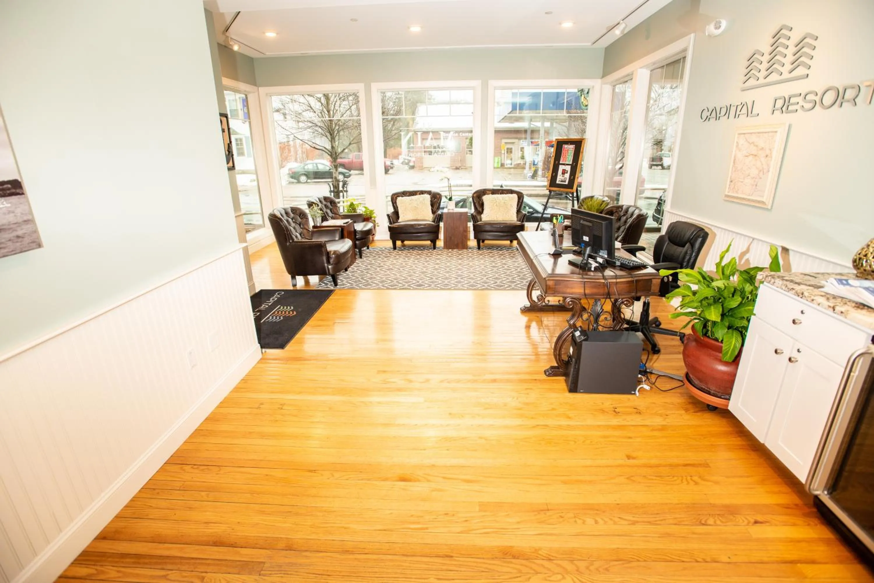 Lobby or reception in 84 Main