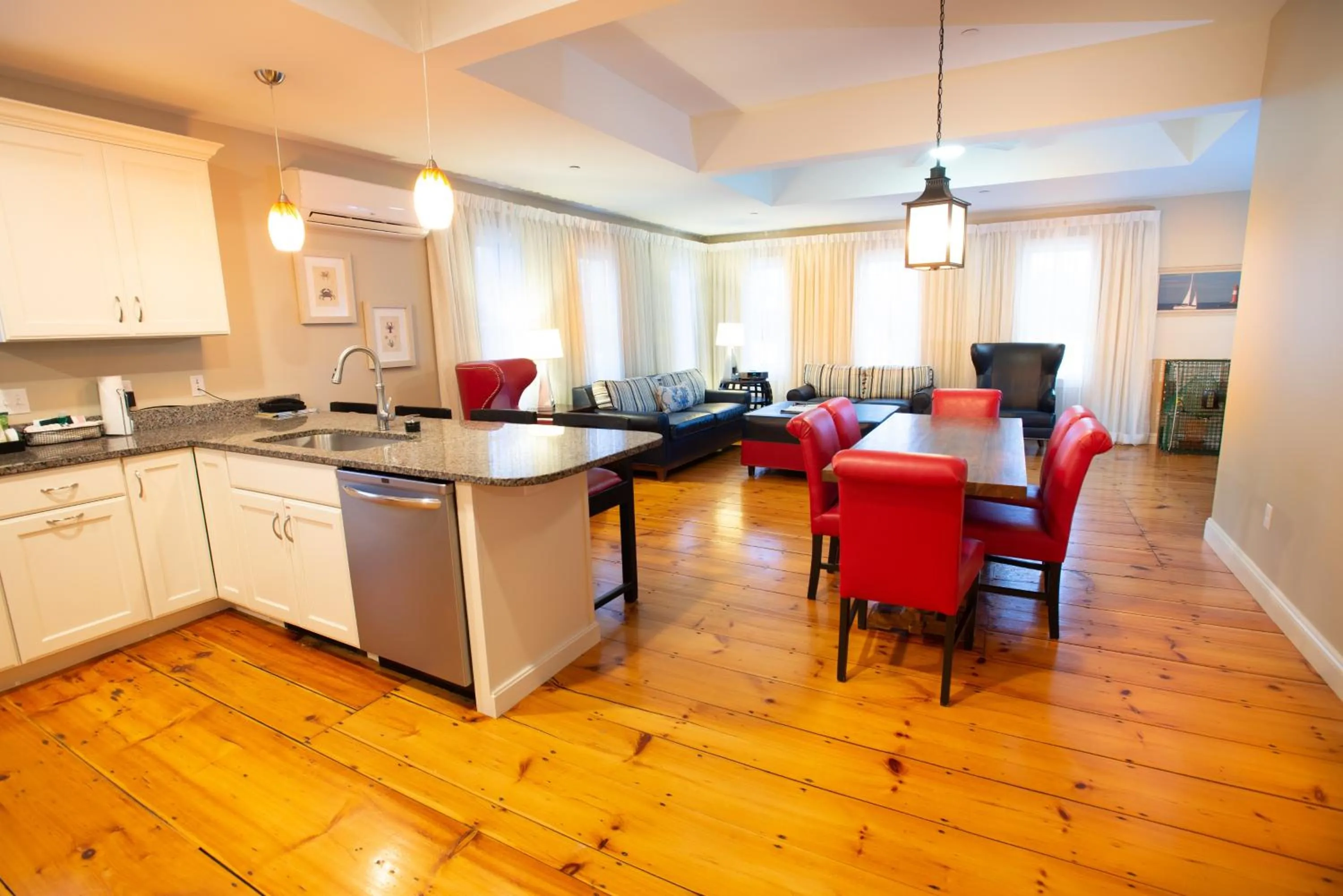 Kitchen or kitchenette in 84 Main